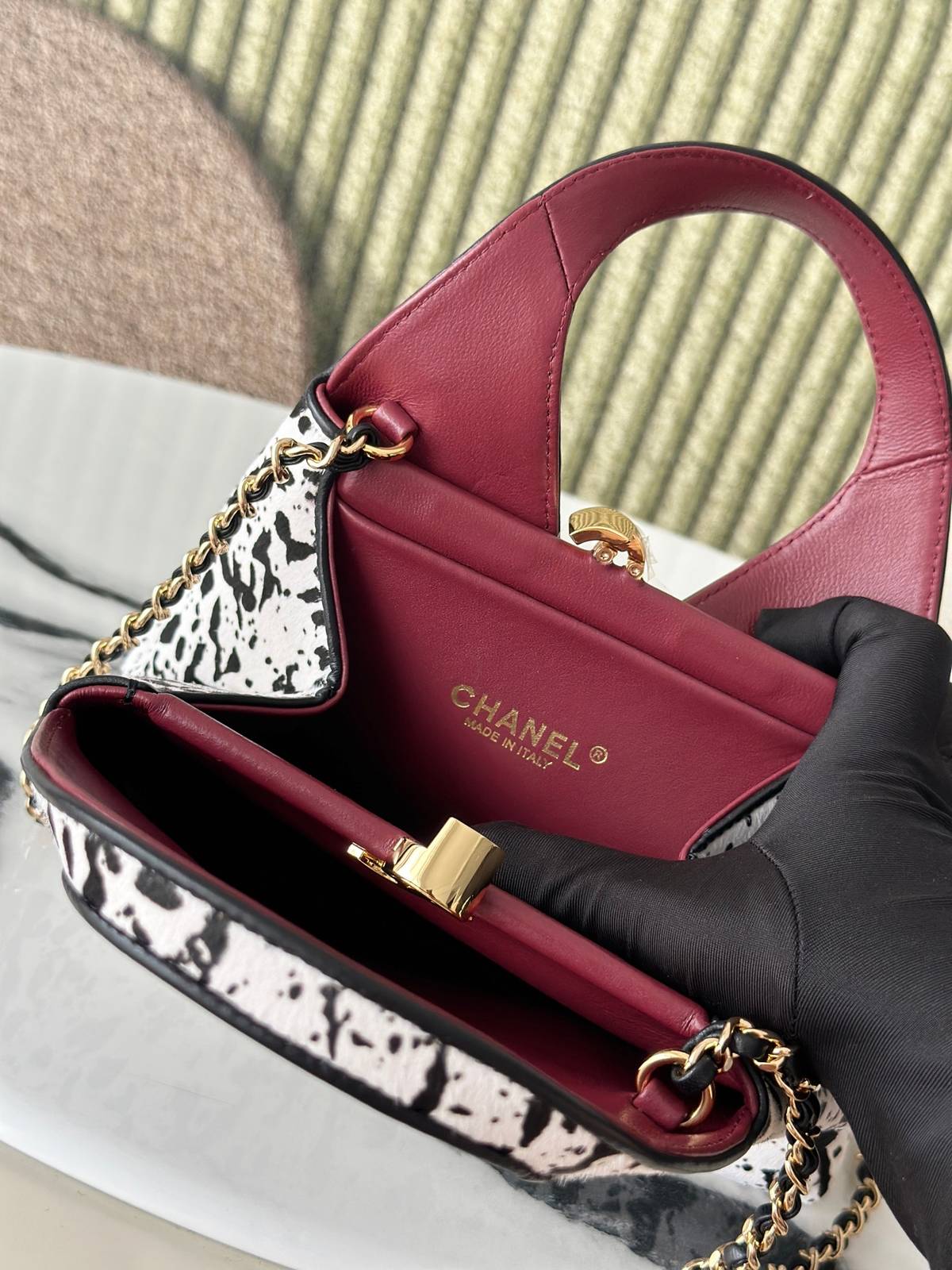 シャネル CHANEL マトラッセ ボルドー裏地 ラムスキン チェーンショルダーバッグ レディース ブラック ホワイト - 画像 11