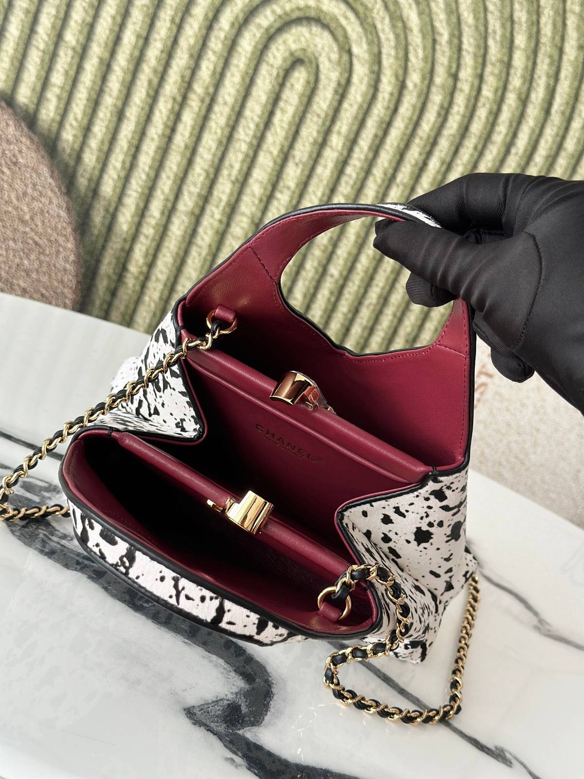 シャネル CHANEL マトラッセ ボルドー裏地 ラムスキン チェーンショルダーバッグ レディース ブラック ホワイト - 画像 12