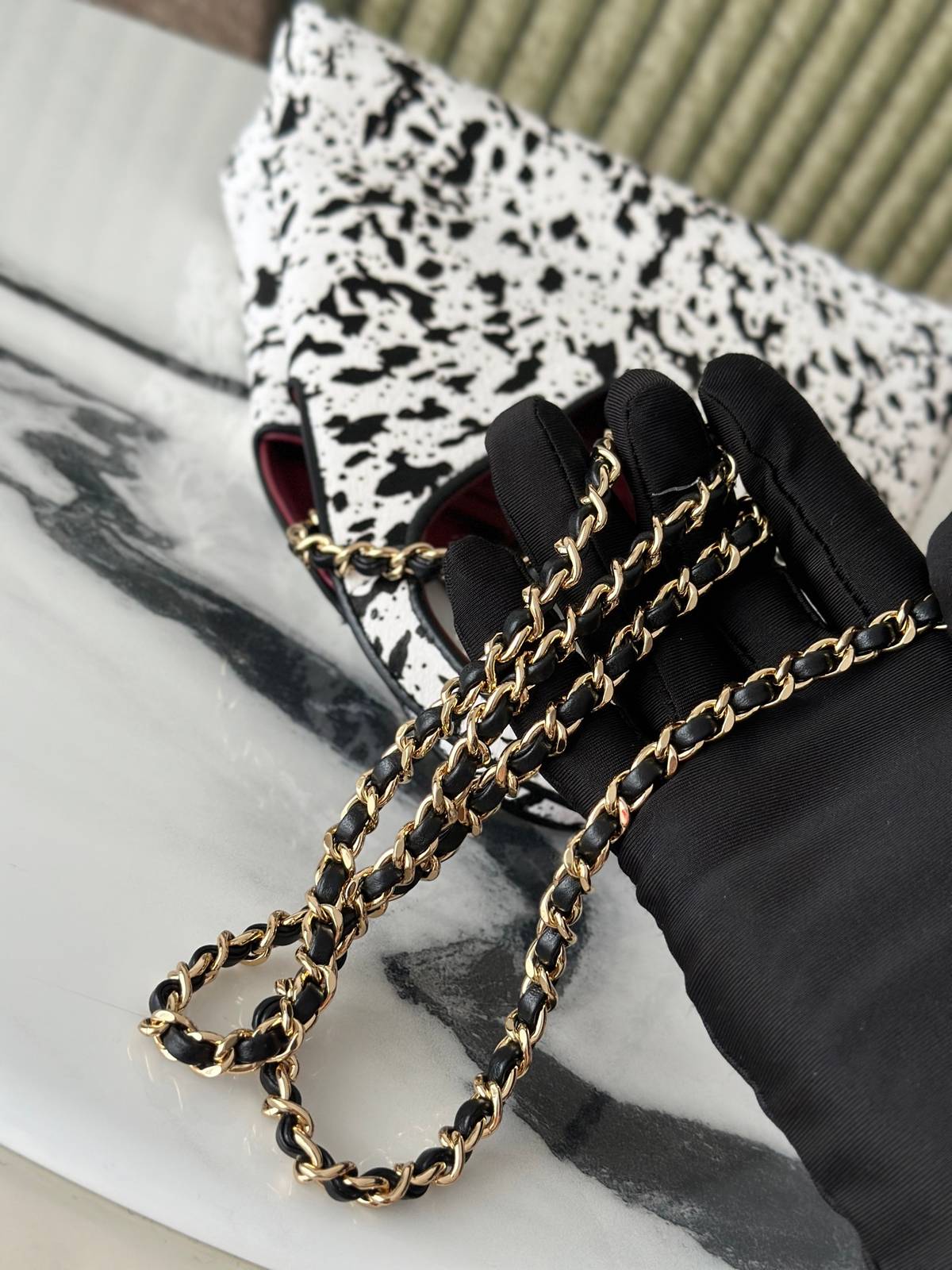 シャネル CHANEL マトラッセ ボルドー裏地 ラムスキン チェーンショルダーバッグ レディース ブラック ホワイト - 画像 13