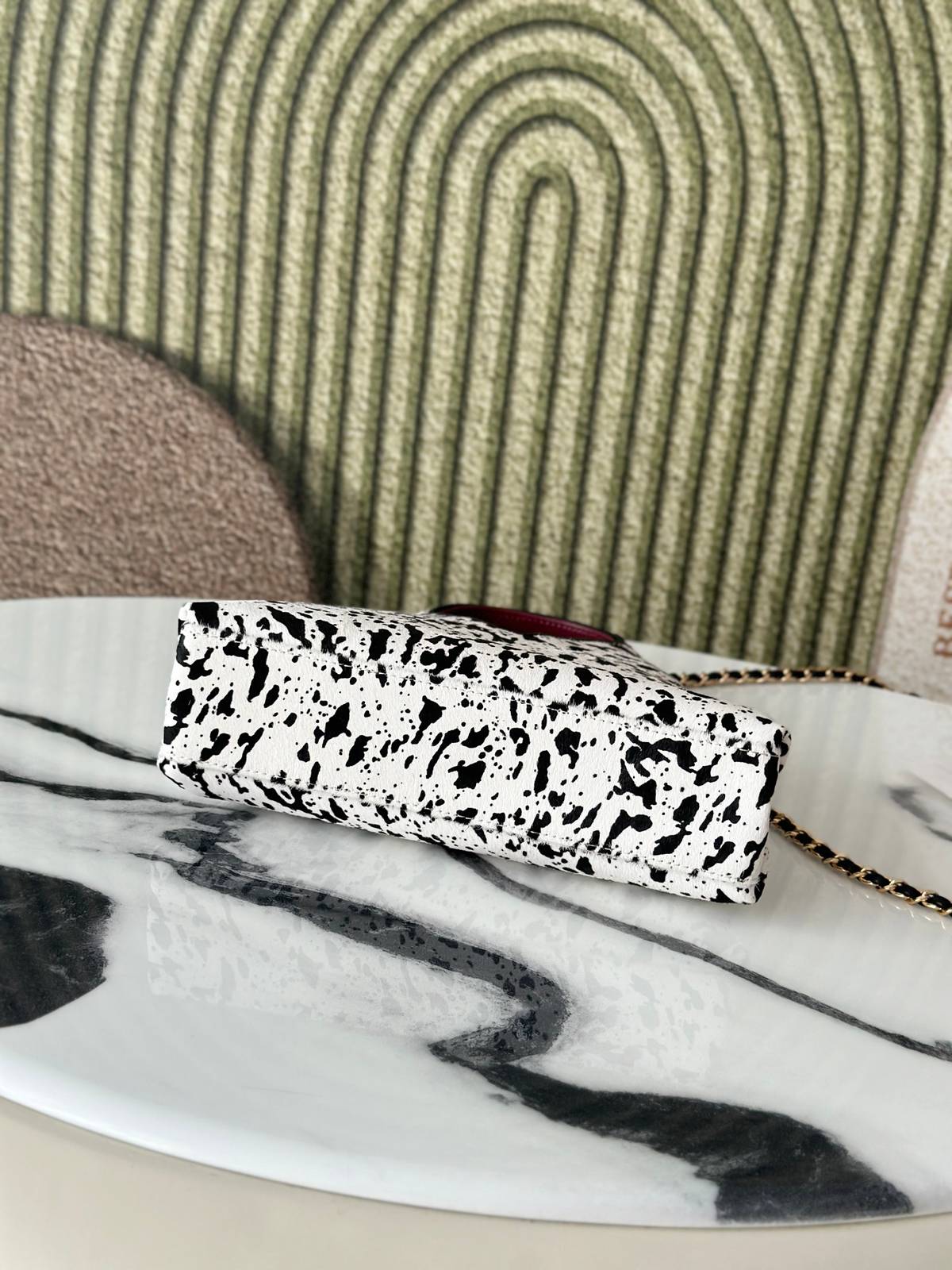 シャネル CHANEL マトラッセ ボルドー裏地 ラムスキン チェーンショルダーバッグ レディース ブラック ホワイト - 画像 15