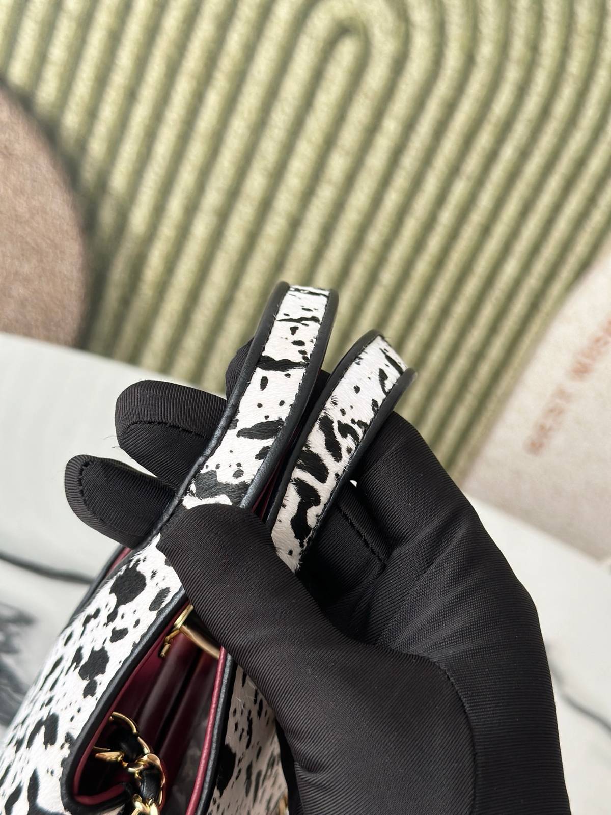 シャネル CHANEL マトラッセ ボルドー裏地 ラムスキン チェーンショルダーバッグ レディース ブラック ホワイト - 画像 16