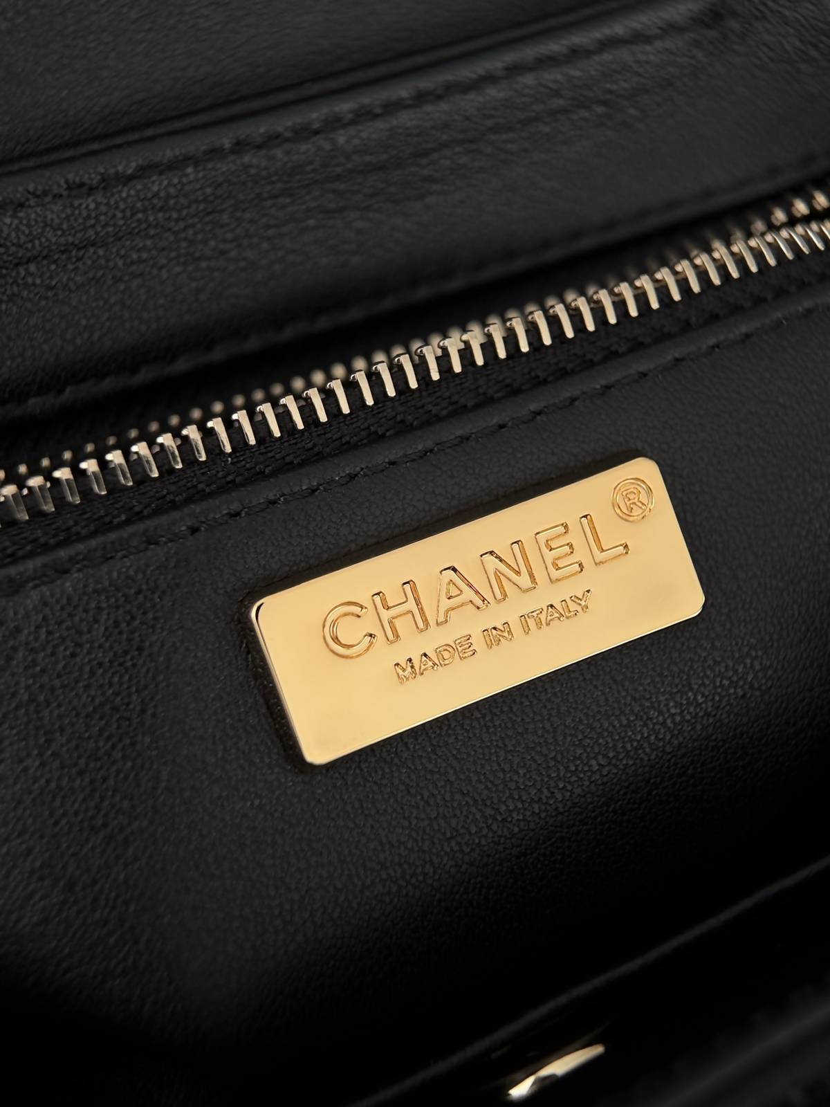 シャネル CHANEL マトラッセ フラップバッグ ブラック ゴールド金具 2WAY チェーンショルダー ハンドバッグ - 画像 2