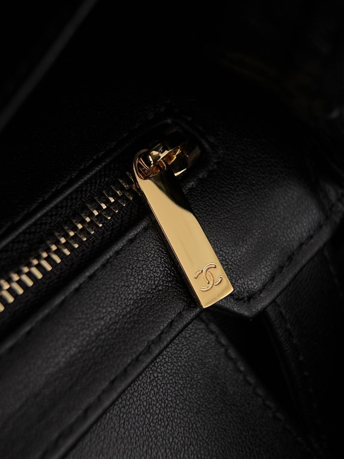 シャネル CHANEL マトラッセ フラップバッグ ブラック ゴールド金具 2WAY チェーンショルダー ハンドバッグ - 画像 3