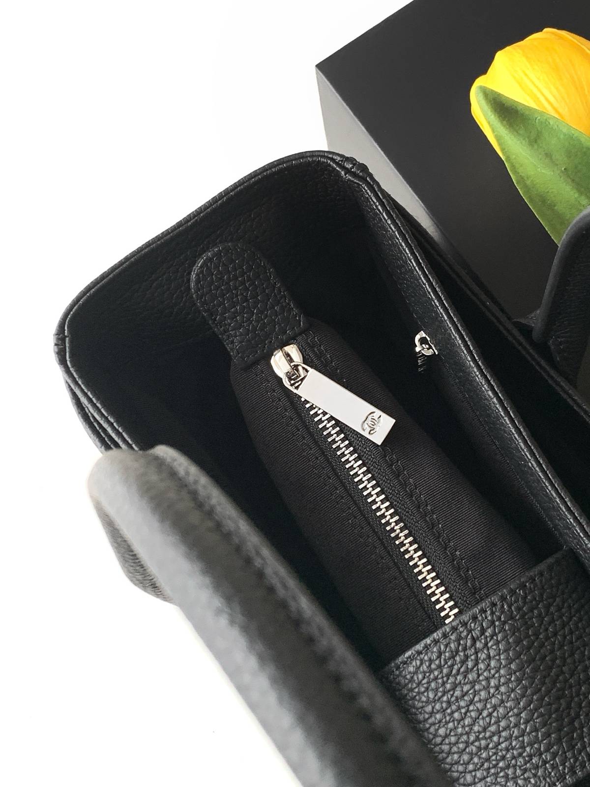 シャネル AS2156 マトラッセ ブラック ラムスキン フラップバッグ シルバー金具 レザー編み込みチェーン ミニハン - 画像 13