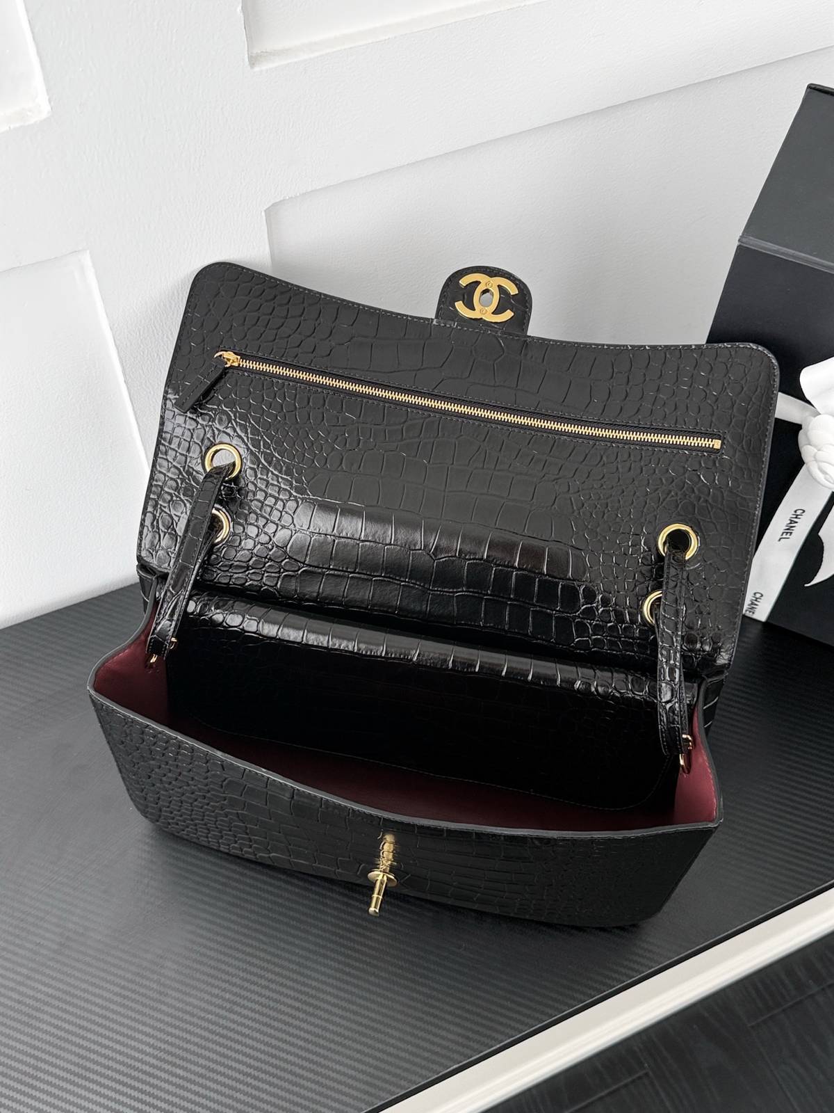 シャネル AS6231 キャビアスキン フラップバッグ チェーンショルダー ブラック ゴールド金具 - 画像 6