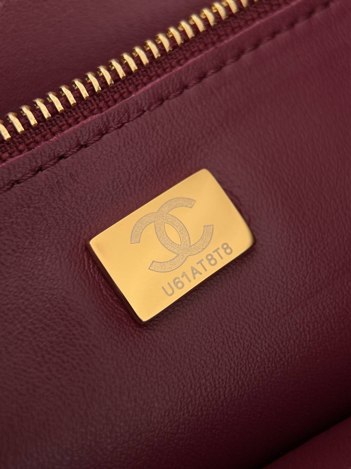 シャネル AS6231 キャビアスキン フラップバッグ チェーンショルダー ブラック ゴールド金具 - 画像 11