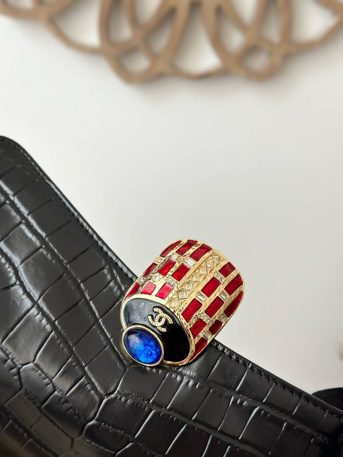 シャネル CHANEL マトラッセ キャビアスキン フラップバッグ ブラック ゴールド金具 ターンロック レディース - 画像 4