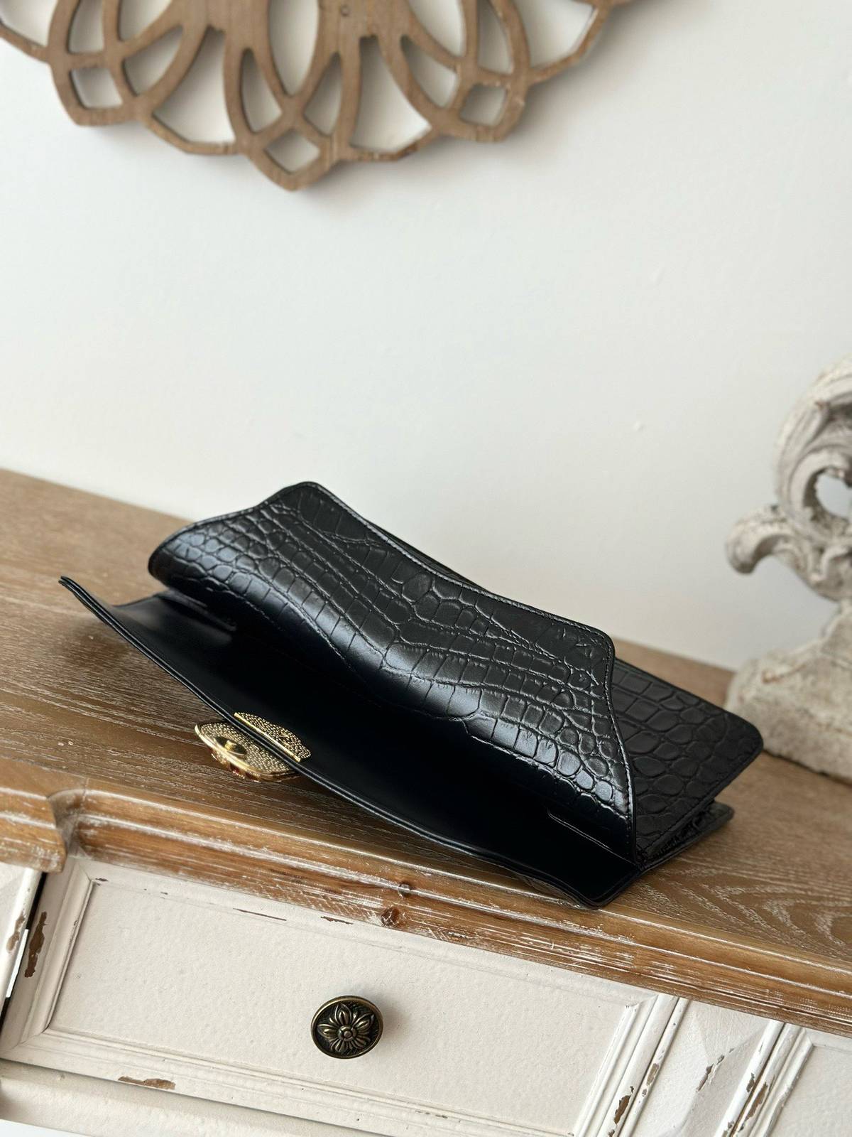 シャネル CHANEL マトラッセ キャビアスキン フラップバッグ ブラック ゴールド金具 ターンロック レディース - 画像 6