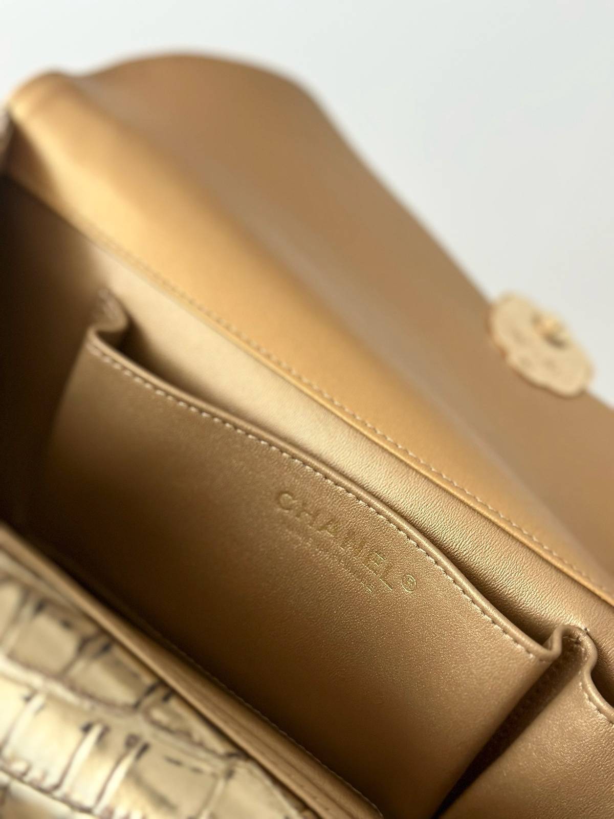 シャネル CHANEL マトラッセ キャビアスキン フラップバッグ ブラック ゴールド金具 ターンロック レディース - 画像 11