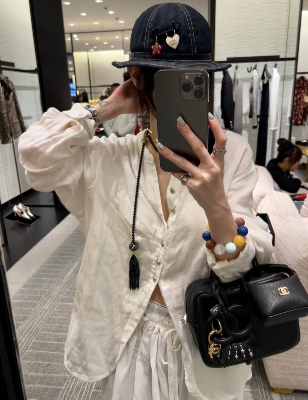 CHANEL シャネル マトラッセ チェーンショルダーバッグ ラムスキン ゴールド金具 ブラック レディース - 画像 4