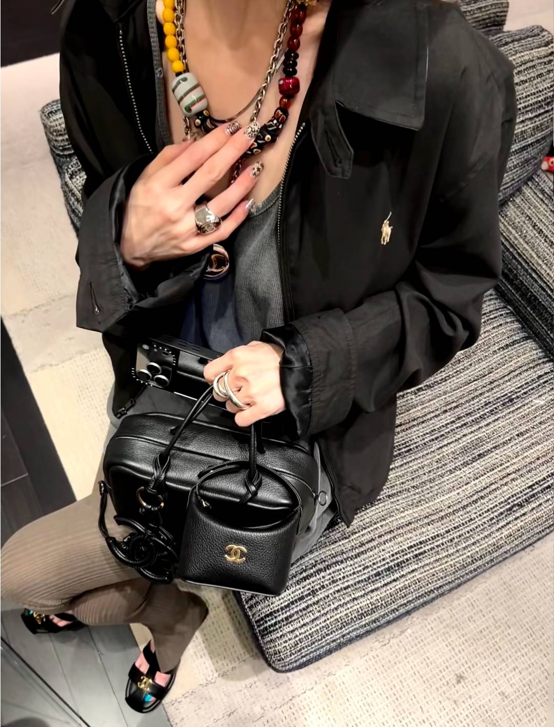 CHANEL シャネル マトラッセ チェーンショルダーバッグ ラムスキン ゴールド金具 ブラック レディース - 画像 5