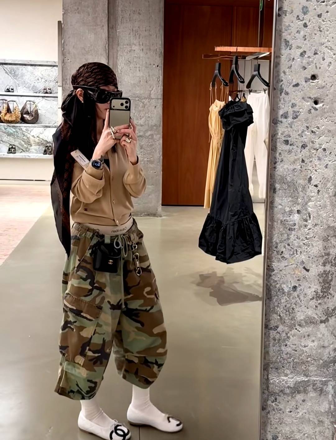 CHANEL シャネル マトラッセ チェーンショルダーバッグ ラムスキン ゴールド金具 ブラック レディース - 画像 6