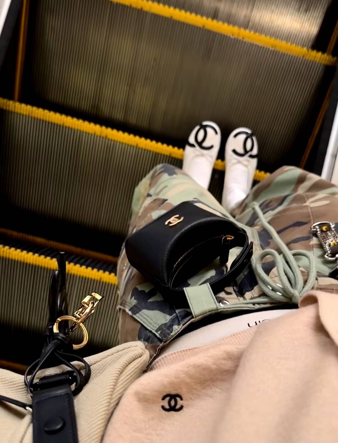 CHANEL シャネル マトラッセ チェーンショルダーバッグ ラムスキン ゴールド金具 ブラック レディース - 画像 7