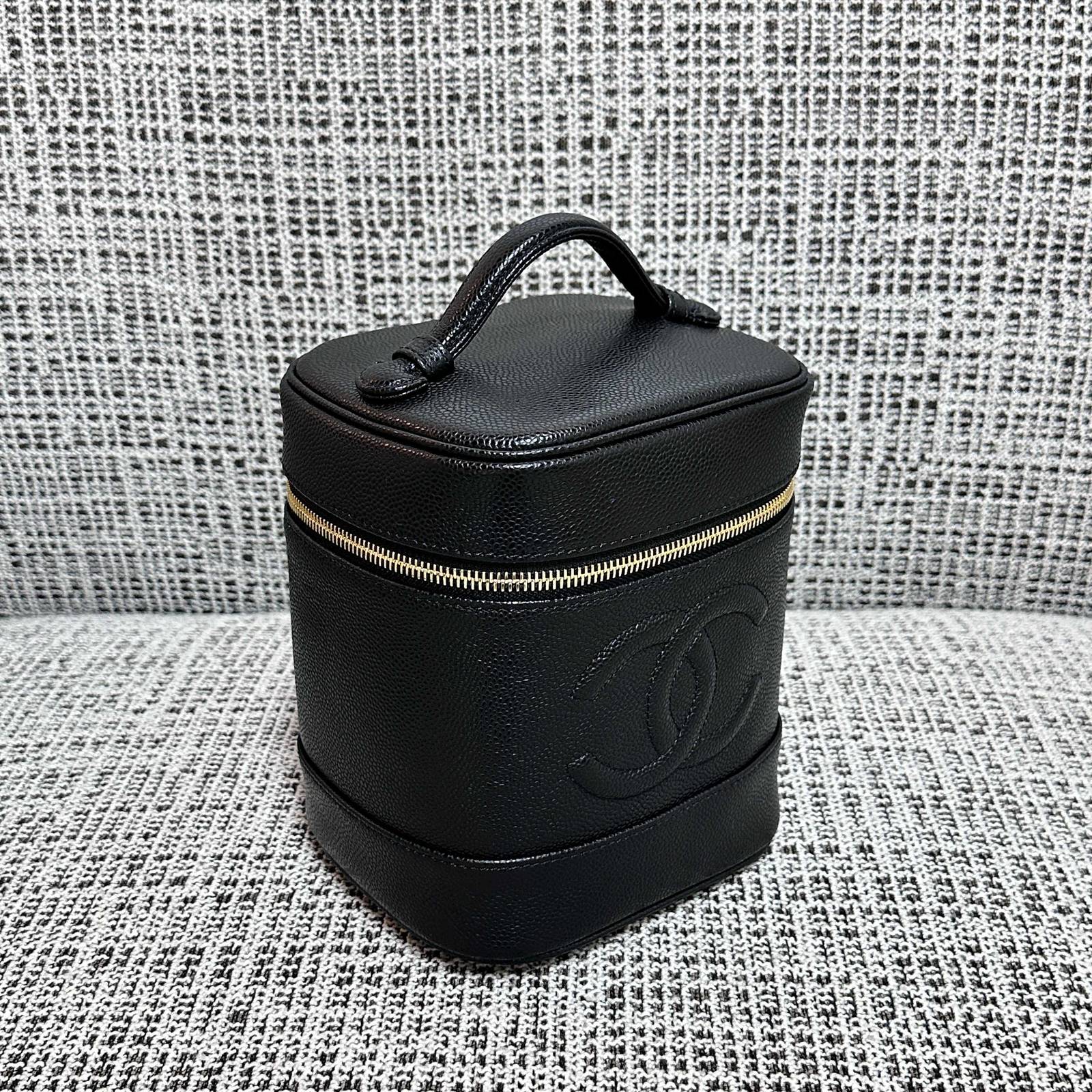 シャネル CHANEL マトラッセ バニティバッグ ブラック ゴールド金具 レディース