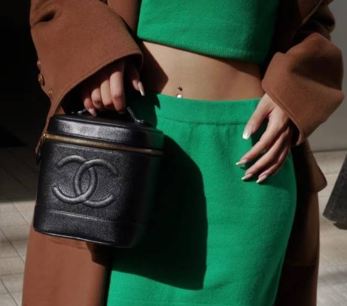 シャネル CHANEL マトラッセ バニティバッグ ブラック ゴールド金具 レディース - 画像 2