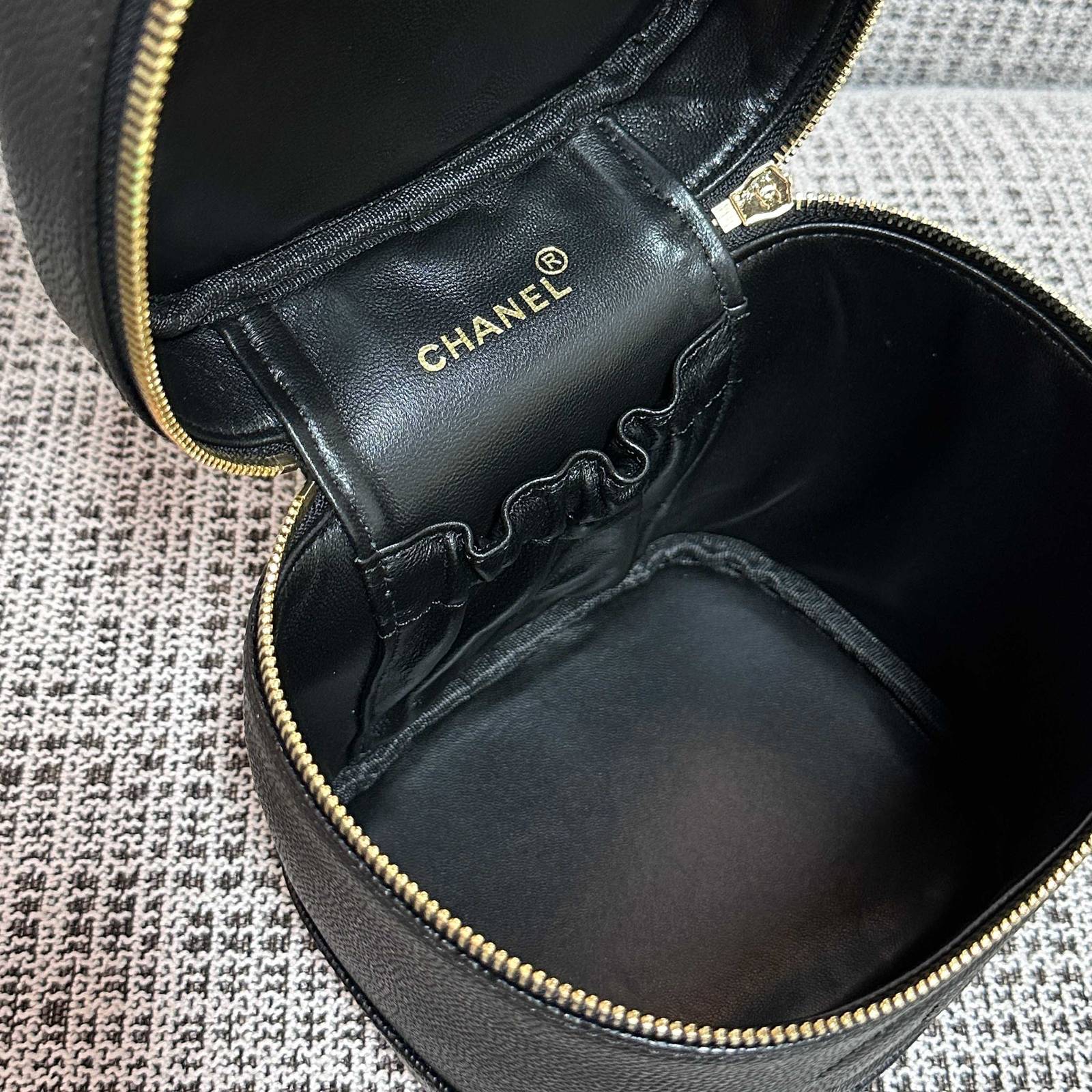 シャネル CHANEL マトラッセ バニティバッグ ブラック ゴールド金具 レディース - 画像 9