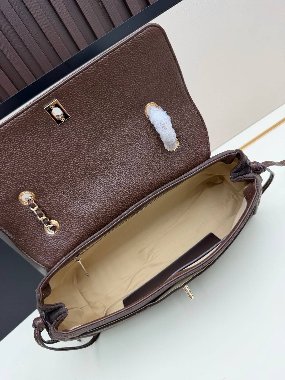 シャネル CHANEL マトラッセ フラップバッグ キャビアスキン ゴールド金具 レザー編み込みチェーン 2WAY ブラ - 画像 15