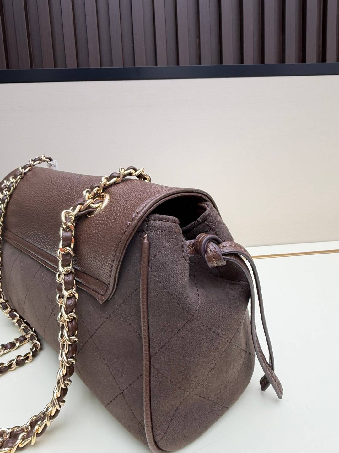 シャネル CHANEL マトラッセ フラップバッグ キャビアスキン ゴールド金具 レザー編み込みチェーン 2WAY ブラ - 画像 16