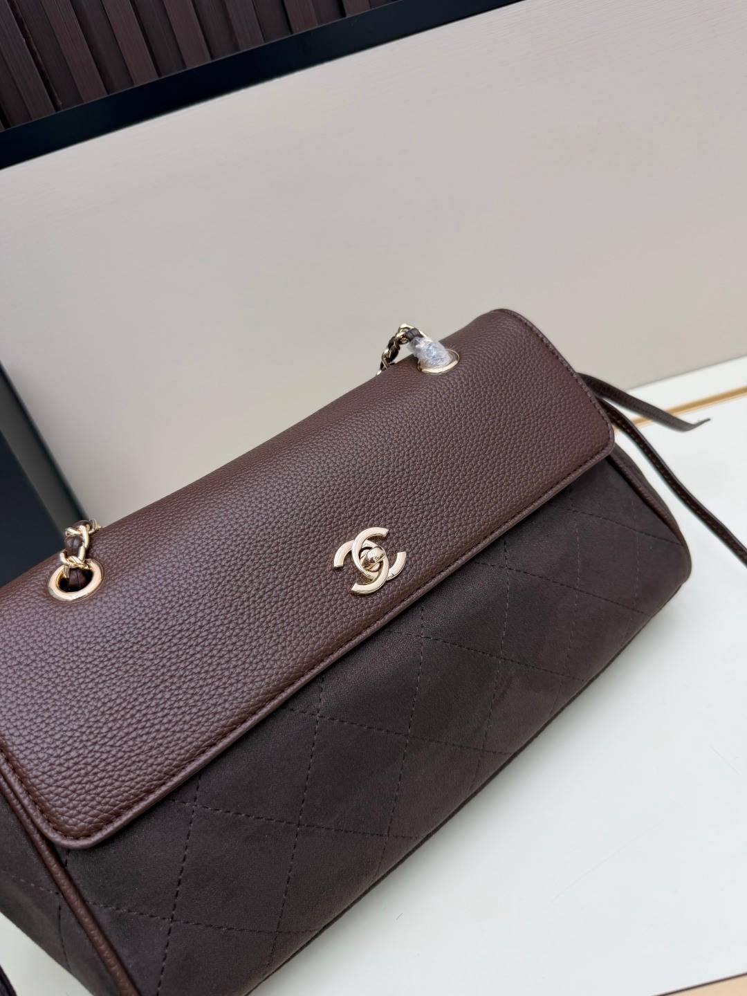 シャネル CHANEL マトラッセ フラップバッグ キャビアスキン ゴールド金具 レザー編み込みチェーン 2WAY ブラ - 画像 18
