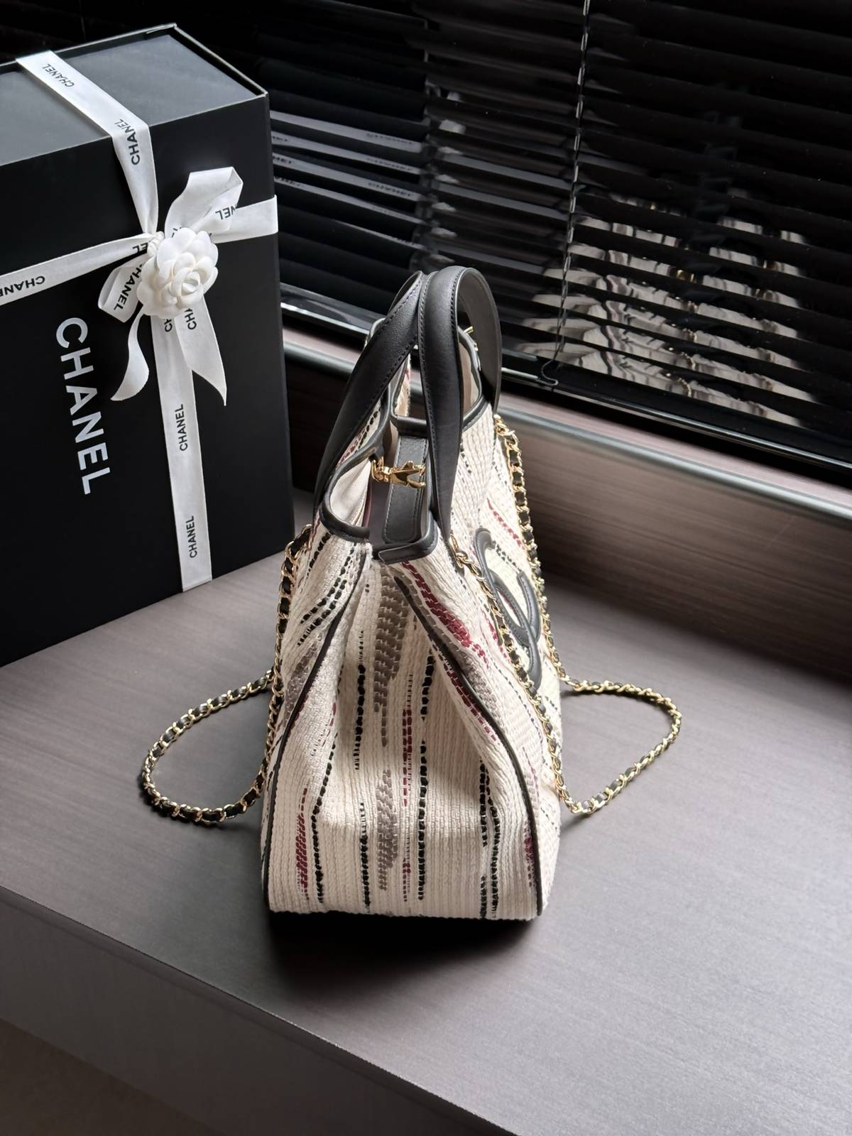 シャネル CHANEL デカマトラッセ トートバッグ マルチカラー レザー編み込みチェーン ゴールド金具 - 画像 8