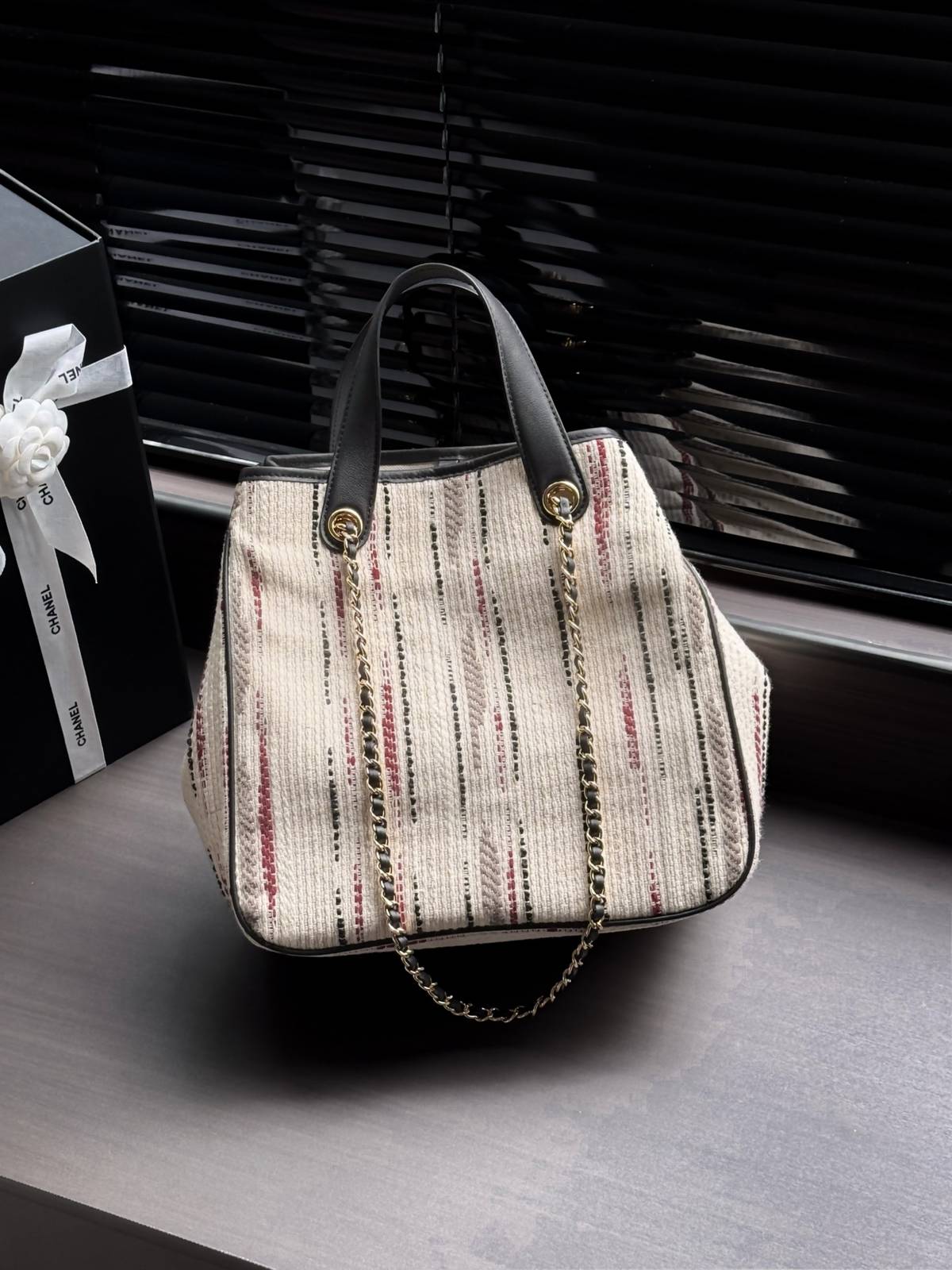 シャネル CHANEL デカマトラッセ トートバッグ マルチカラー レザー編み込みチェーン ゴールド金具 - 画像 10