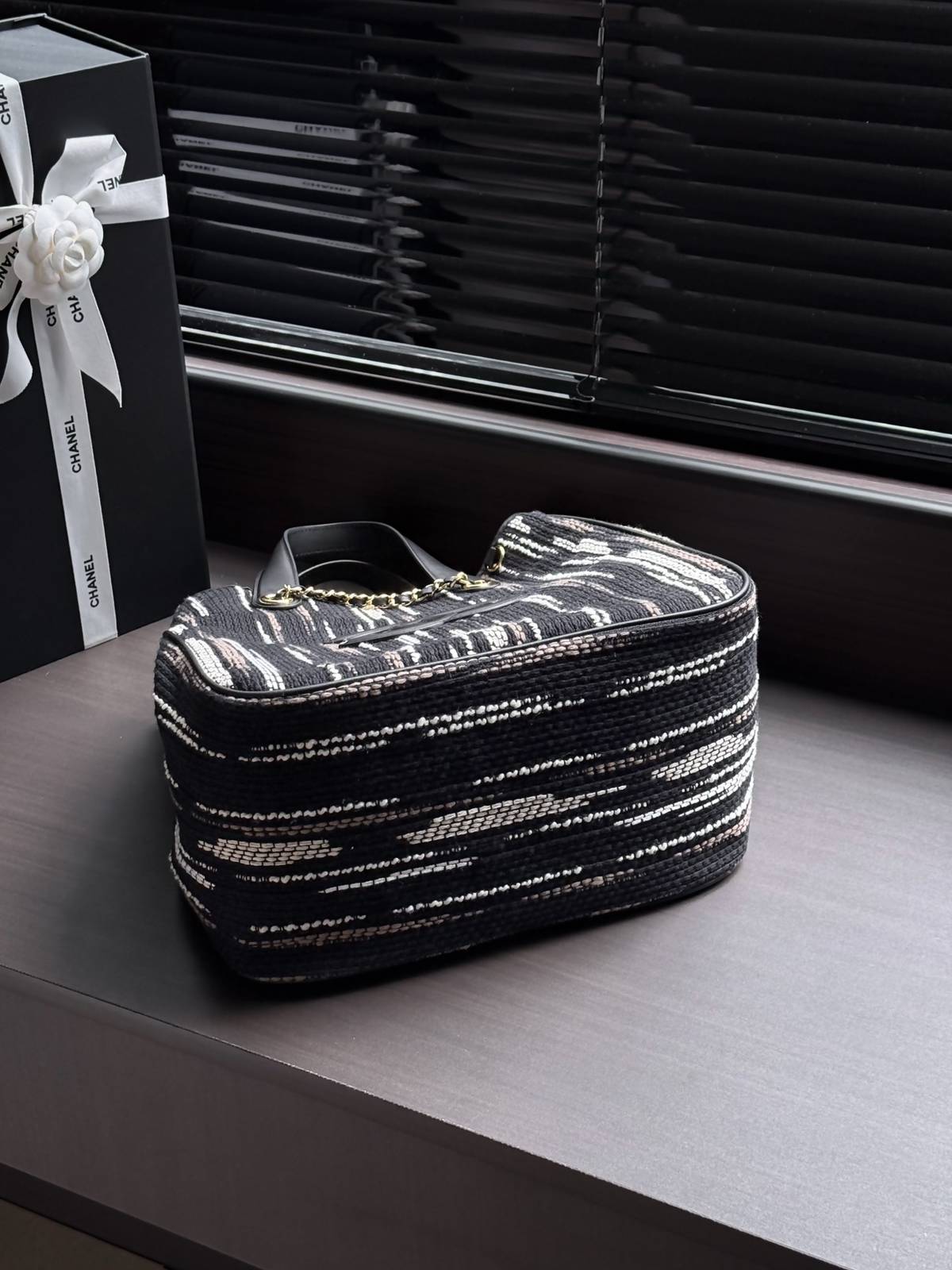 シャネル CHANEL デカマトラッセ トートバッグ マルチカラー レザー編み込みチェーン ゴールド金具 - 画像 18