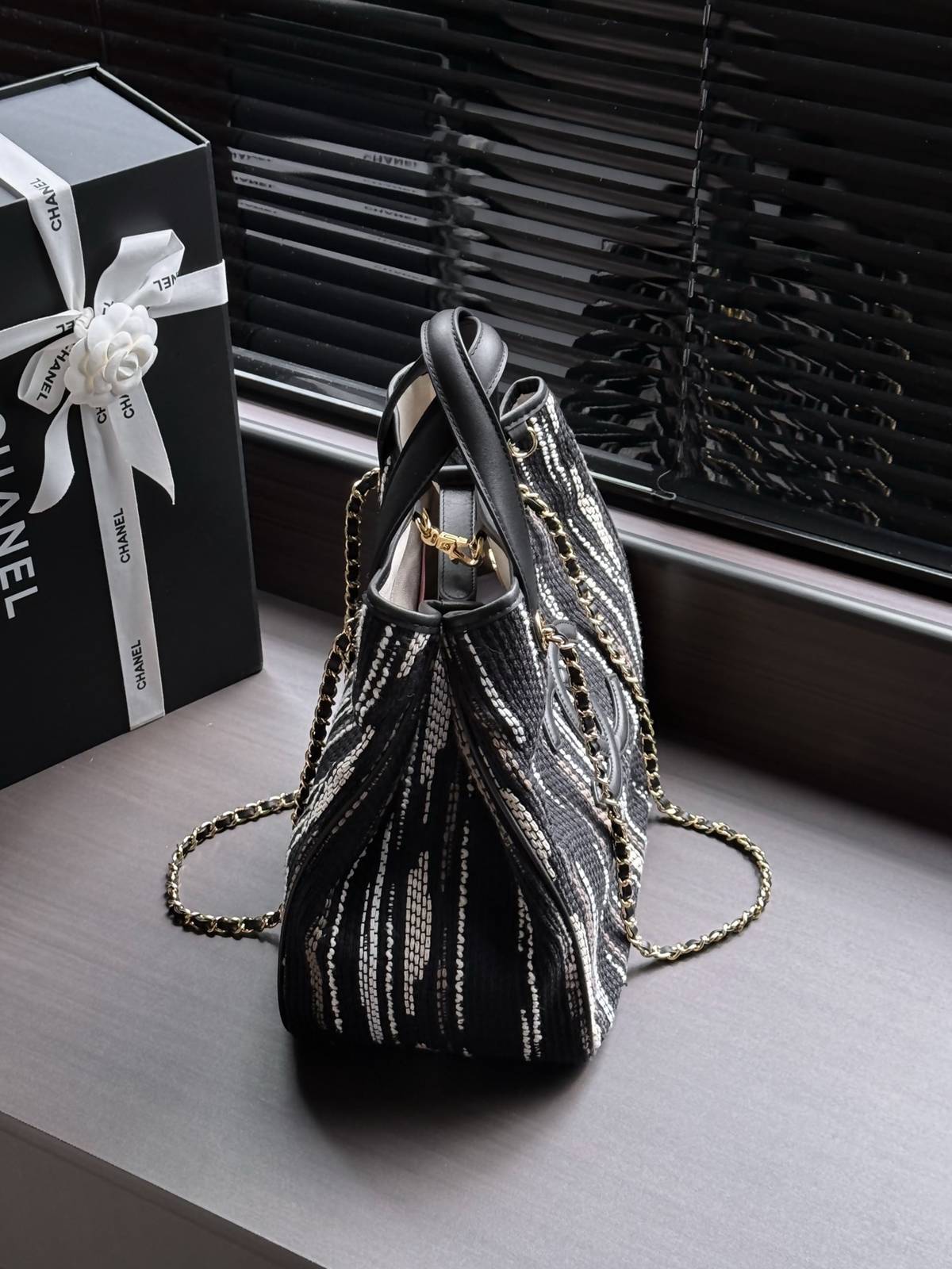 シャネル CHANEL デカマトラッセ トートバッグ マルチカラー レザー編み込みチェーン ゴールド金具 - 画像 19