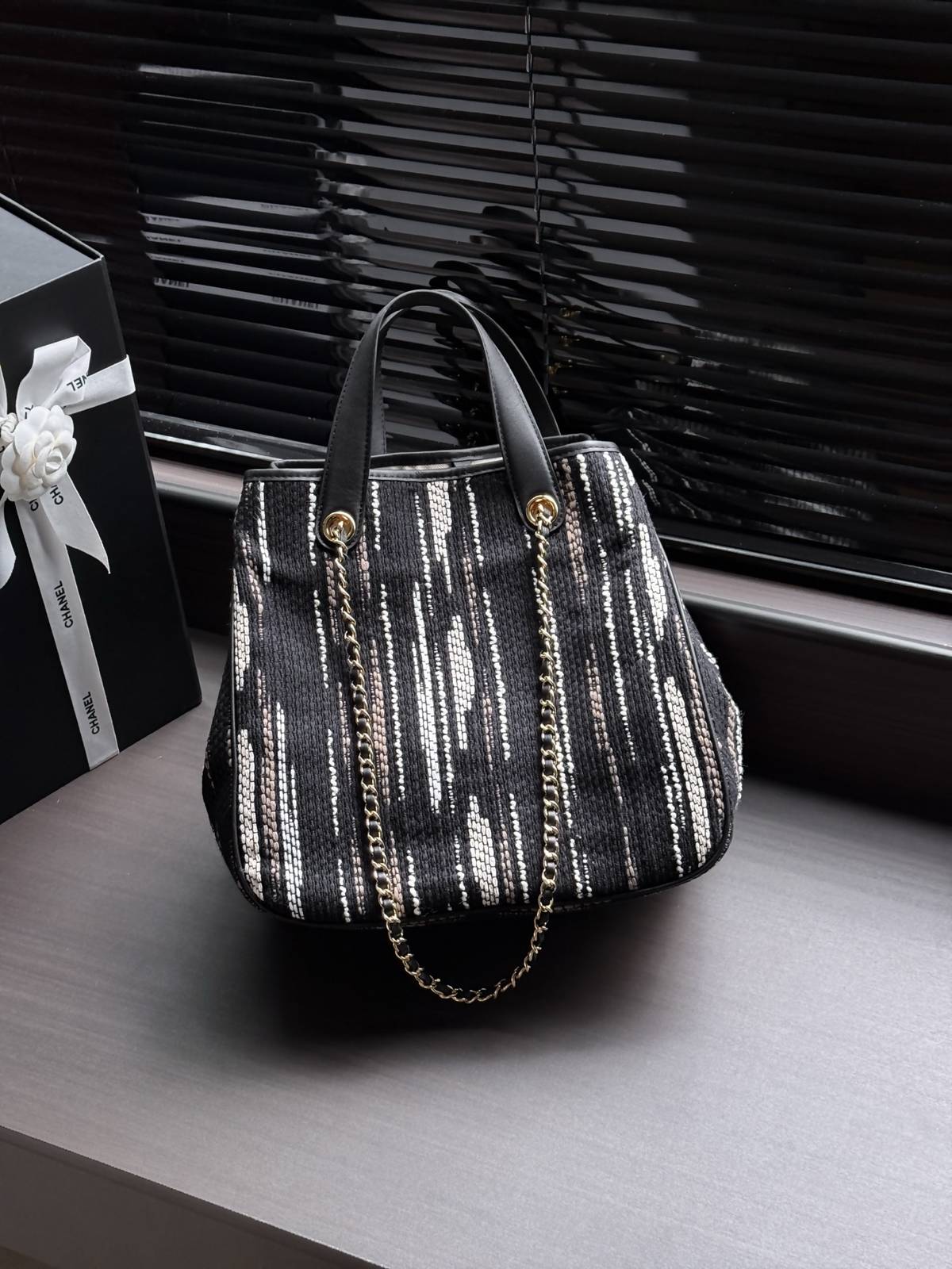シャネル CHANEL デカマトラッセ トートバッグ マルチカラー レザー編み込みチェーン ゴールド金具 - 画像 20