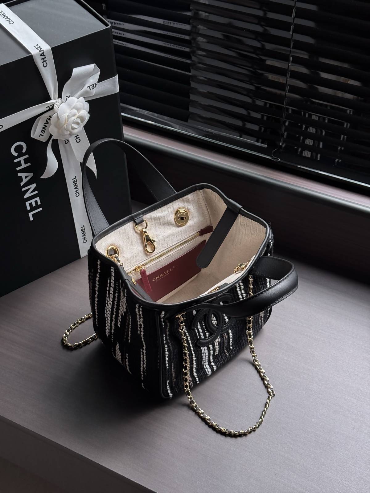 シャネル CHANEL AS6199 26B ツイード ブラック ホワイト マルチカラー トートバッグ レザー編み込みチ - 画像 7