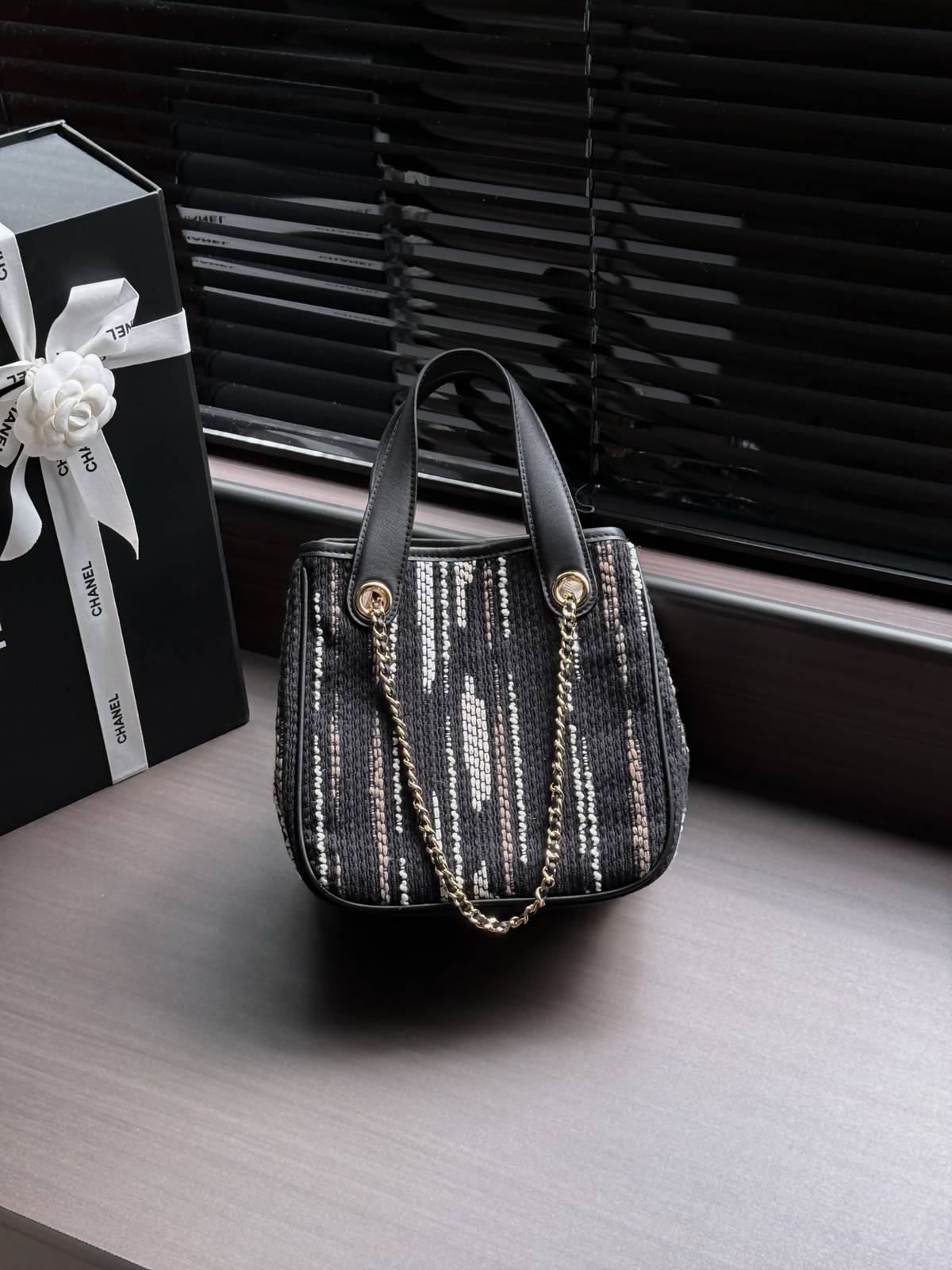 シャネル CHANEL AS6199 26B ツイード ブラック ホワイト マルチカラー トートバッグ レザー編み込みチ - 画像 9