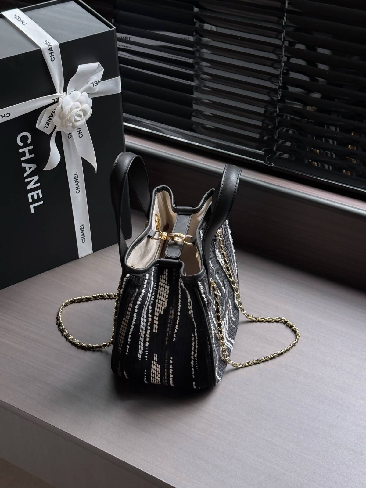 シャネル CHANEL AS6199 26B ツイード ブラック ホワイト マルチカラー トートバッグ レザー編み込みチ - 画像 10