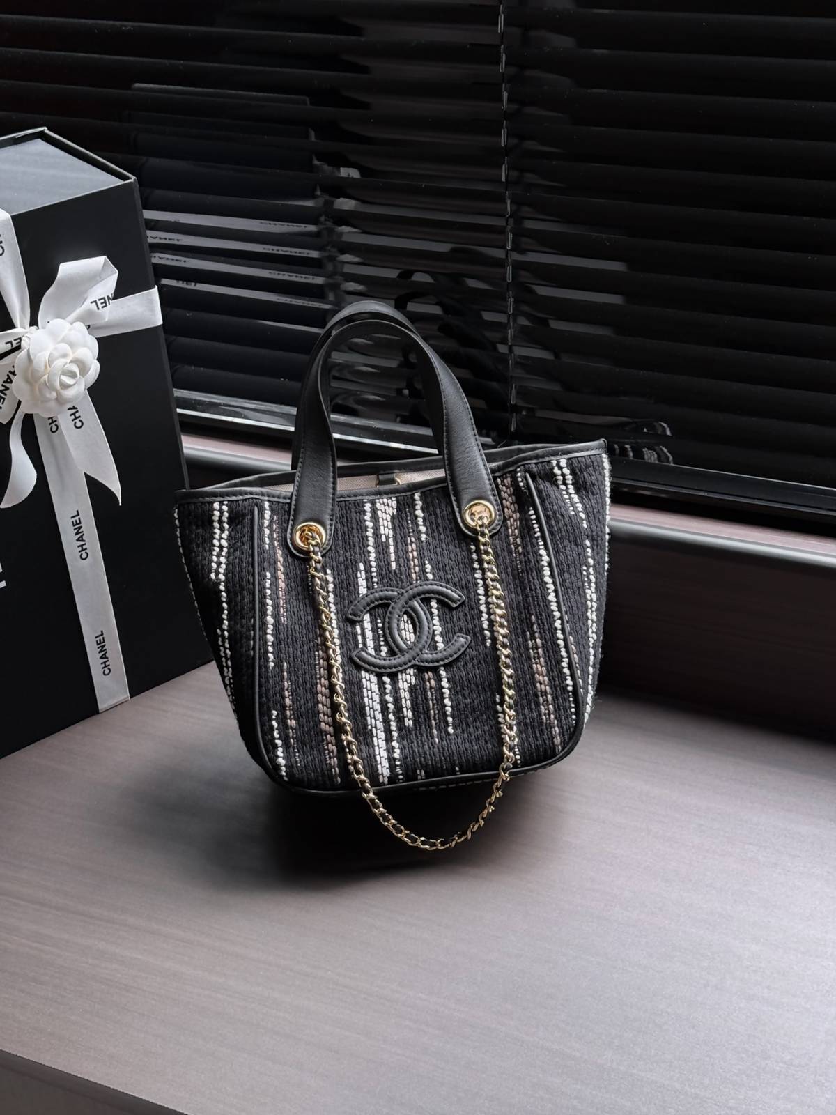 シャネル CHANEL AS6199 26B ツイード ブラック ホワイト マルチカラー トートバッグ レザー編み込みチ - 画像 11