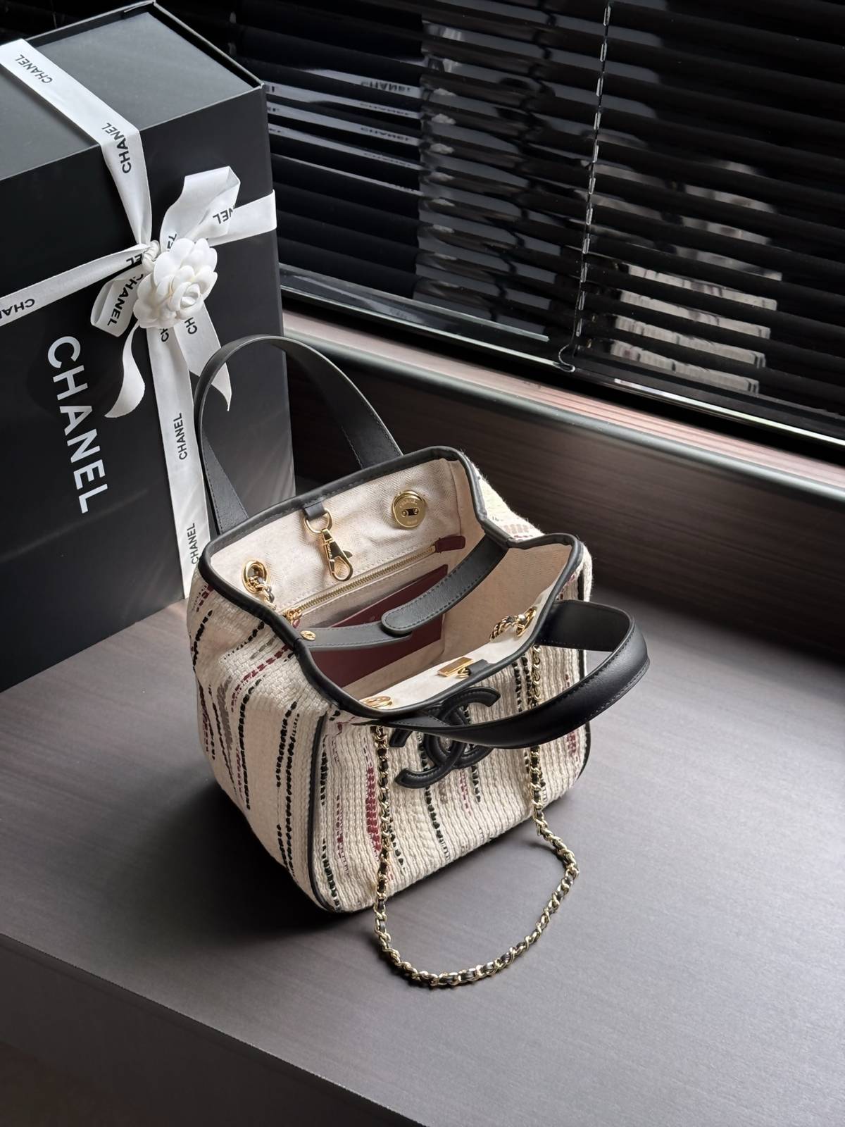 シャネル CHANEL AS6199 26B ツイード ブラック ホワイト マルチカラー トートバッグ レザー編み込みチ - 画像 17