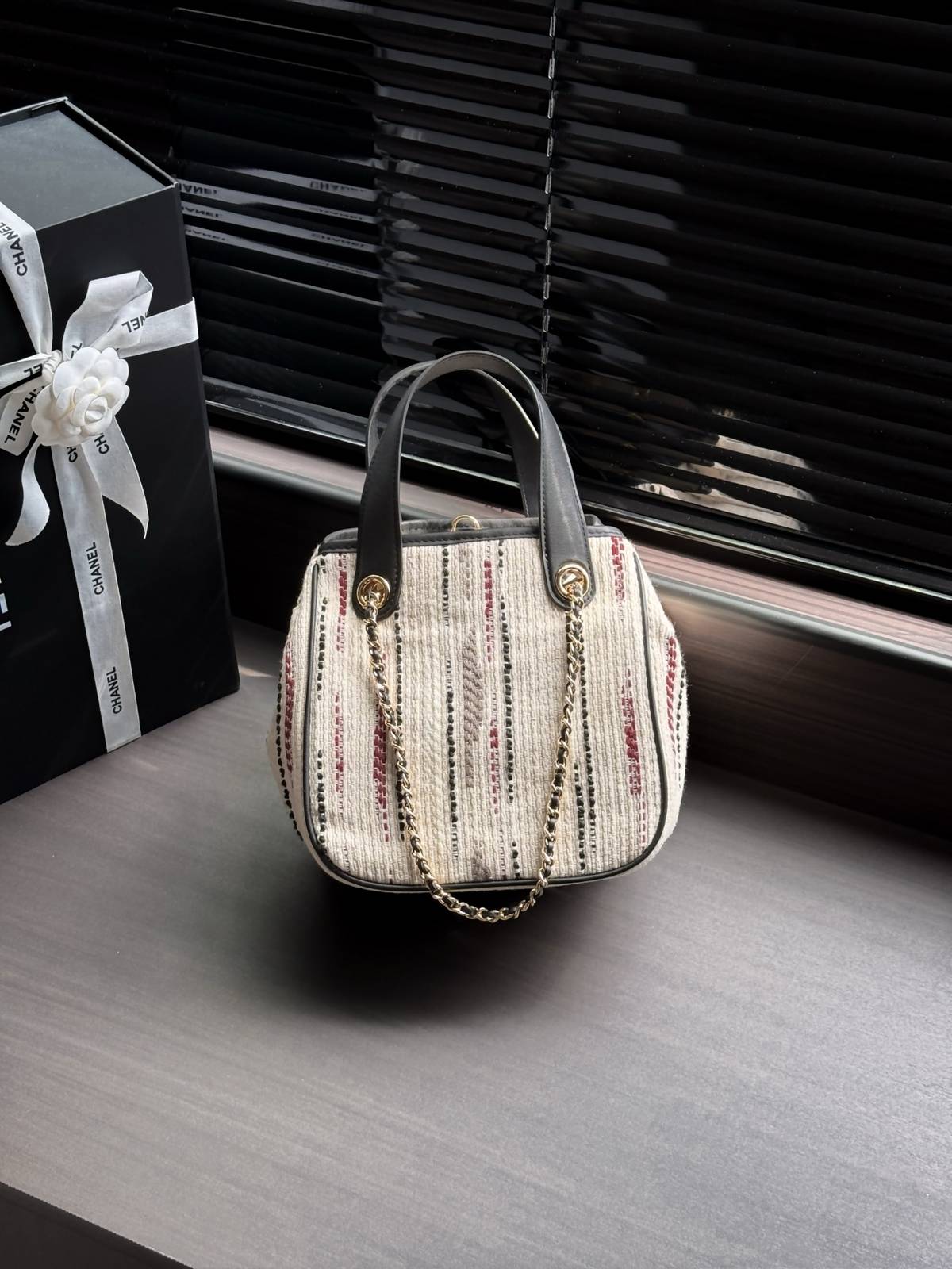 シャネル CHANEL AS6199 26B ツイード ブラック ホワイト マルチカラー トートバッグ レザー編み込みチ - 画像 18