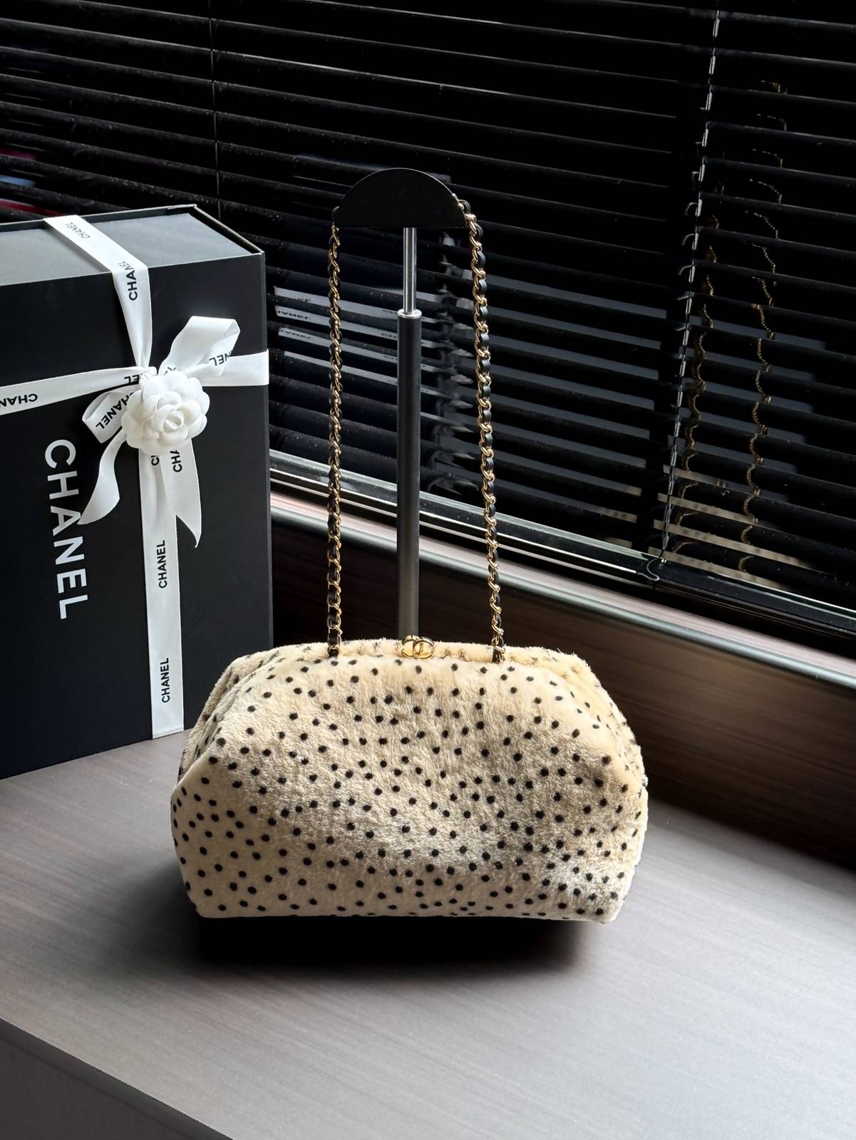 シャネル CHANEL AP5351 ポイント ファー フラップバッグ マトラッセ ゴールド金具 ターンロック