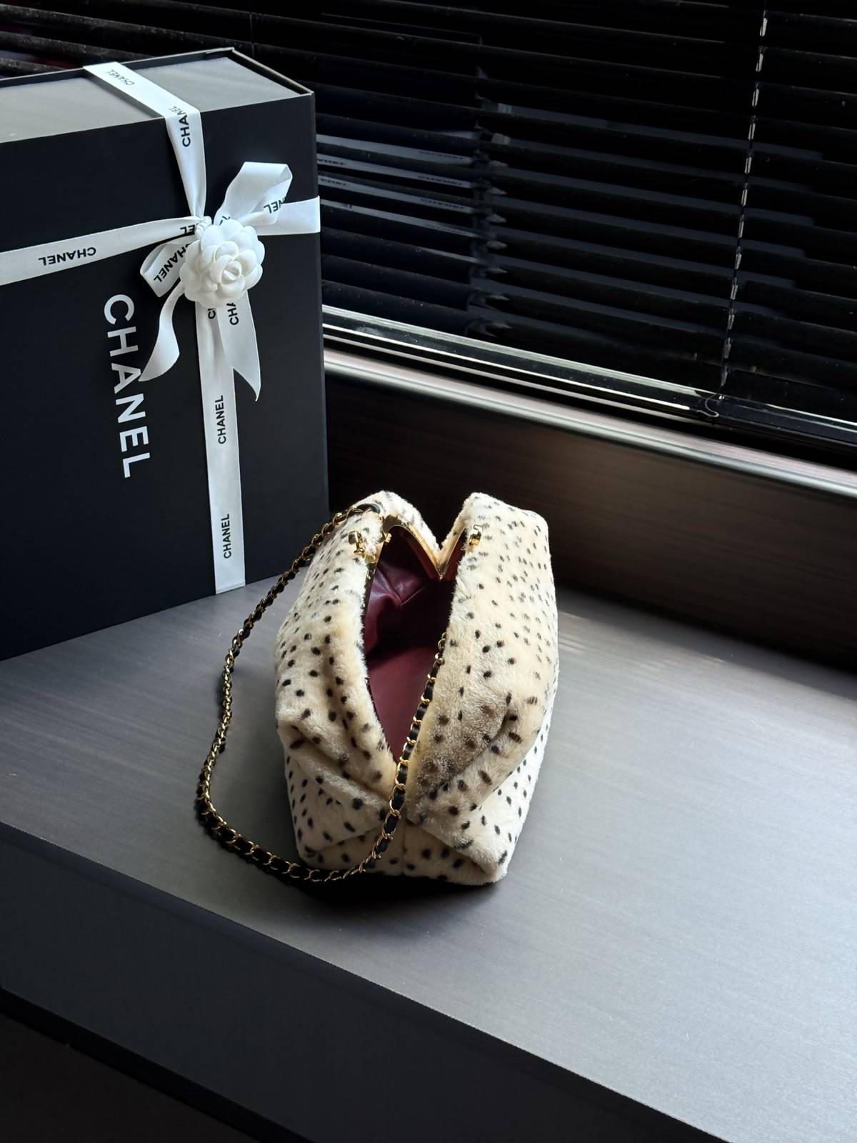 シャネル CHANEL AP5351 ポイント ファー フラップバッグ マトラッセ ゴールド金具 ターンロック - 画像 5