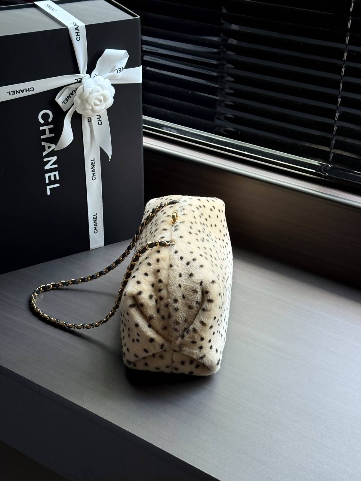 シャネル CHANEL AP5351 ポイント ファー フラップバッグ マトラッセ ゴールド金具 ターンロック - 画像 8