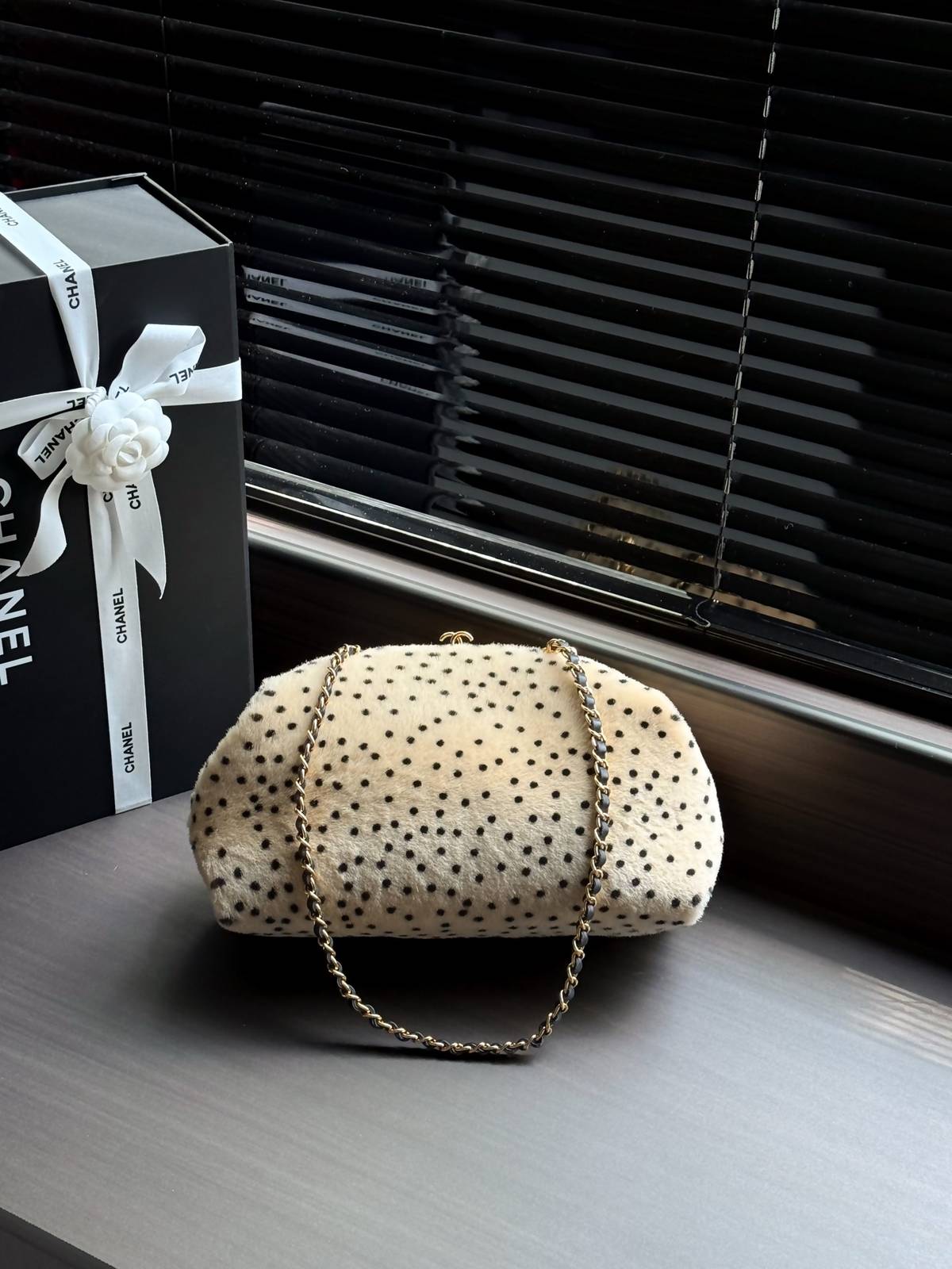 シャネル CHANEL AP5351 ポイント ファー フラップバッグ マトラッセ ゴールド金具 ターンロック - 画像 9