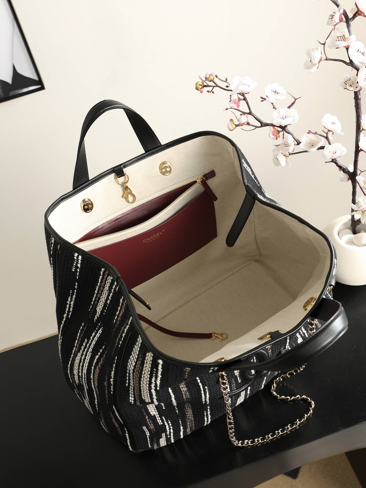 シャネル CHANEL マトラッセ トートバッグ キャビアスキン ゴールド金具 レザー編み込みチェーン ブラック - 画像 4