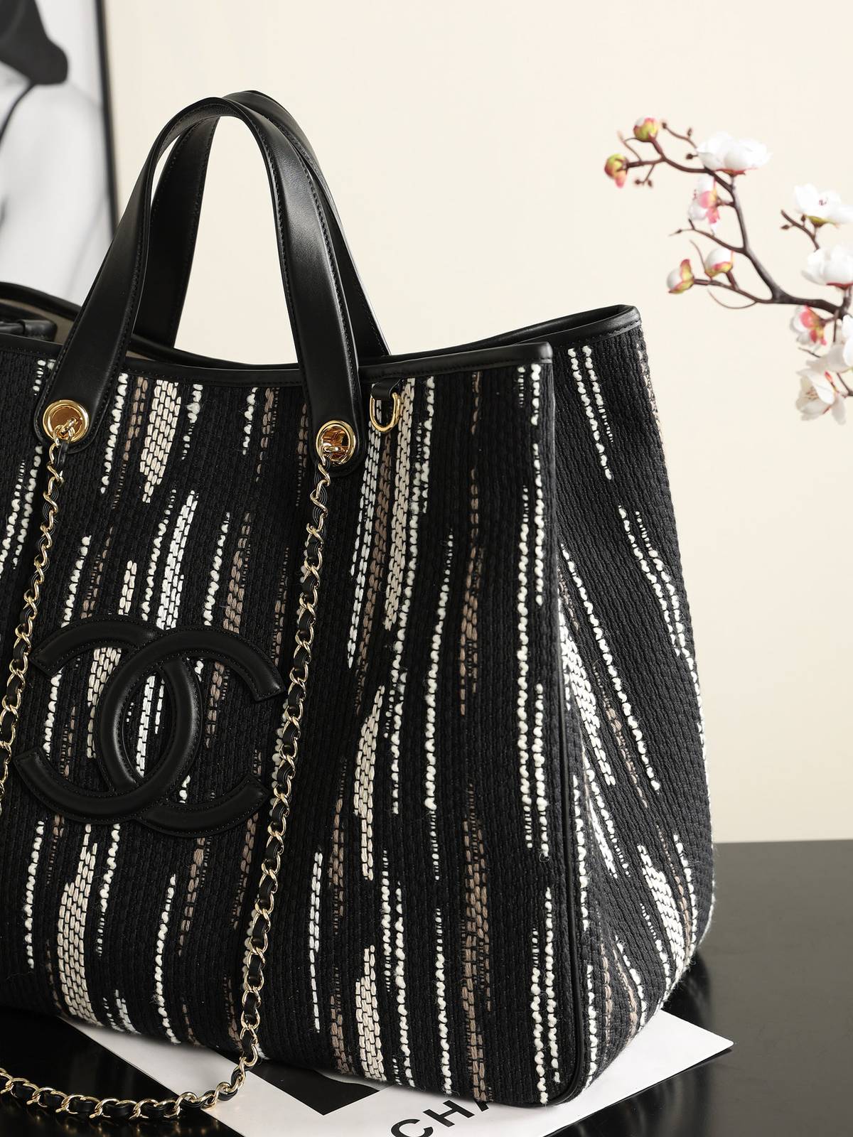 シャネル CHANEL マトラッセ トートバッグ キャビアスキン ゴールド金具 レザー編み込みチェーン ブラック - 画像 5