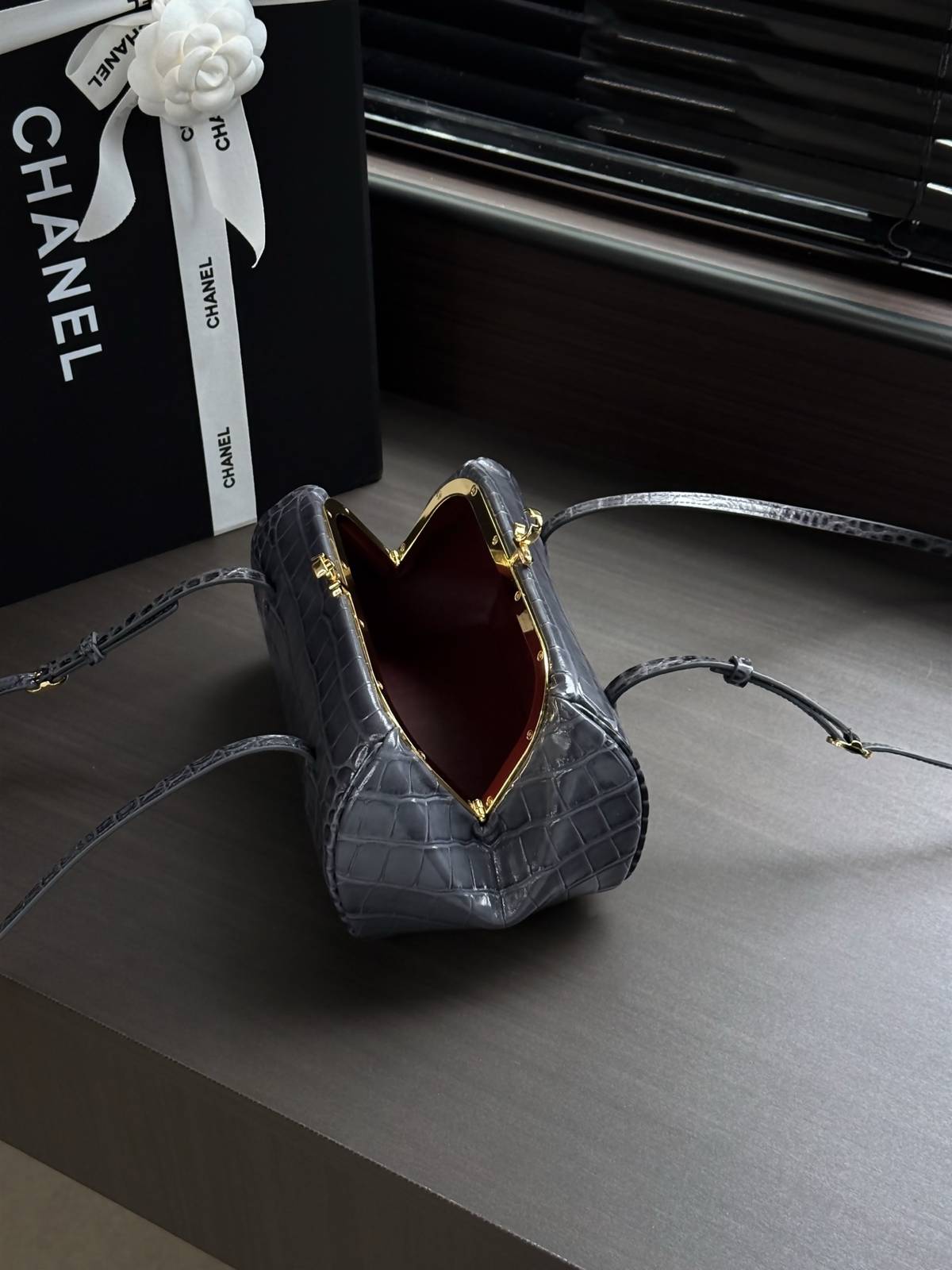 シャネル AP5460 キャビアスキン フラップバッグ ゴールド金具 ショルダーバッグ レディース ブラック - 画像 4