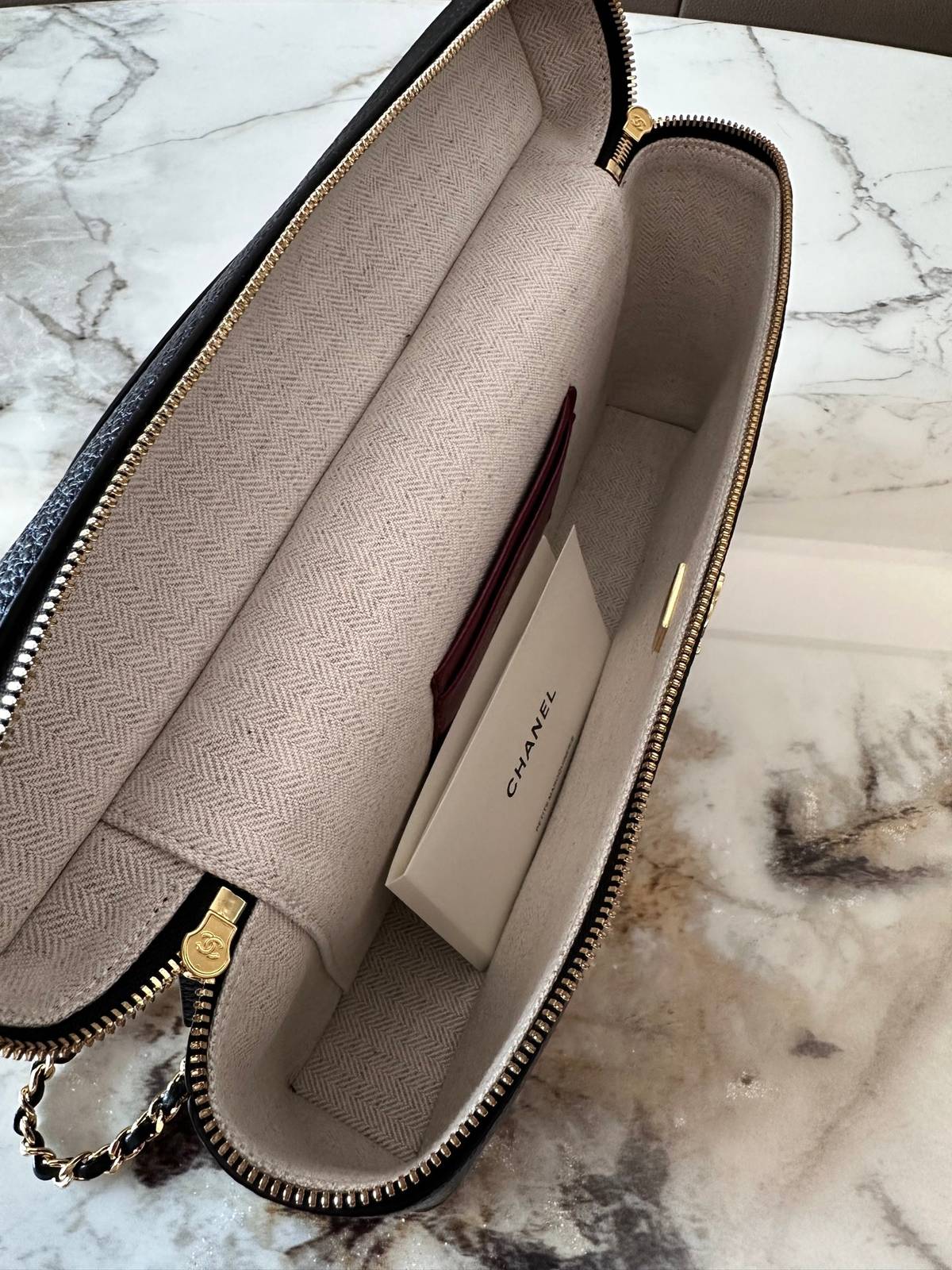 シャネル CHANEL マトラッセ バニティバッグ キャビアスキン ゴールド金具 レザー編み込みチェーン ブラック ホワ - 画像 3