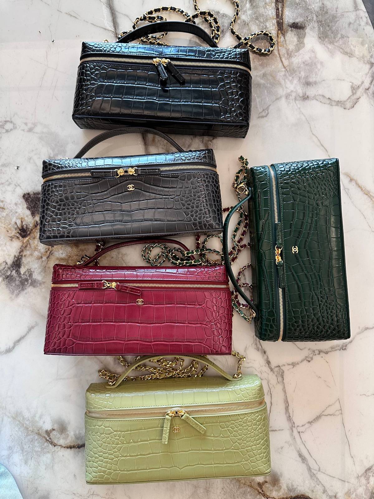 シャネル CHANEL マトラッセ キャビアスキン バニティバッグ ブラック ゴールド金具 レディース