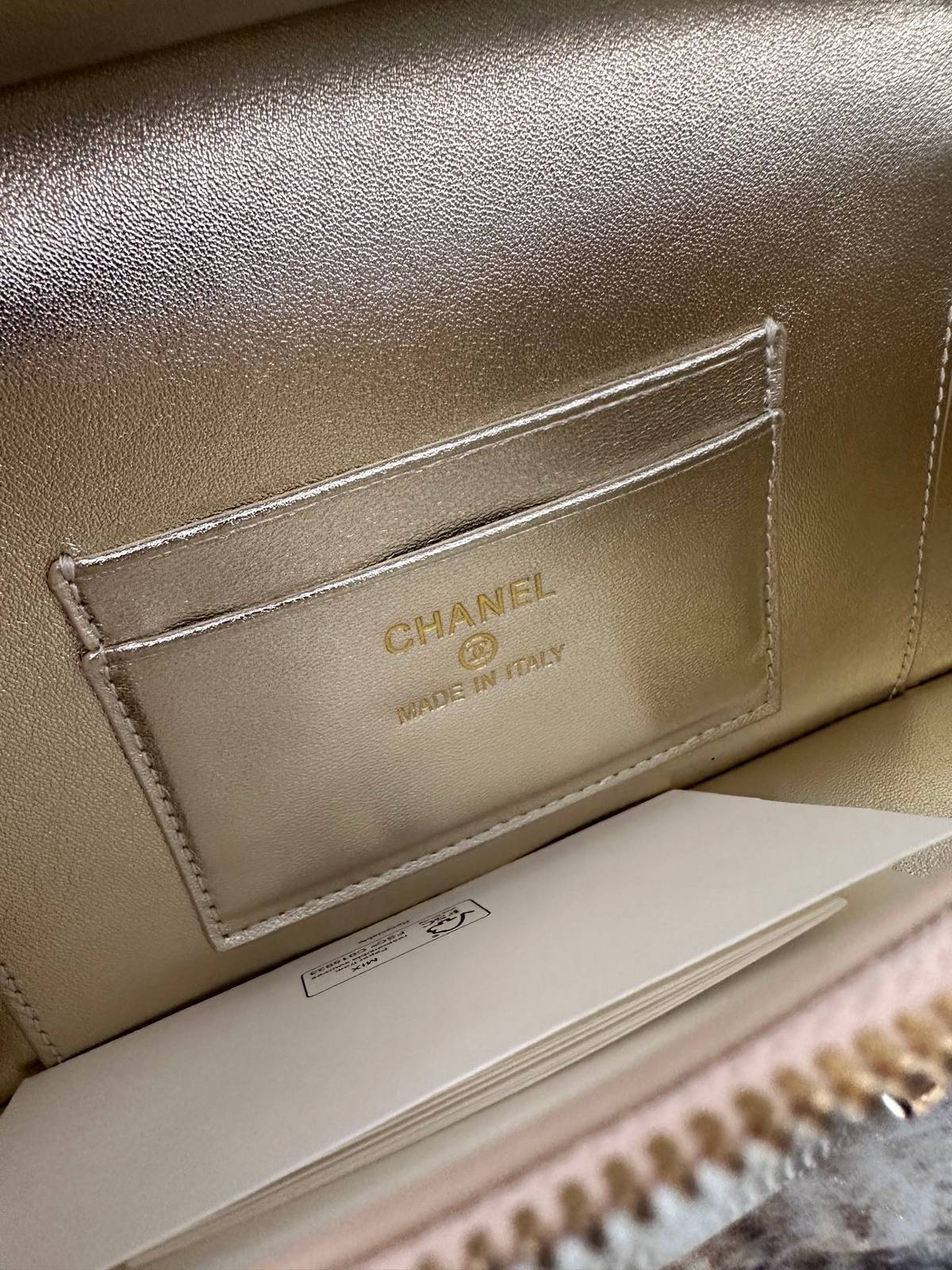 シャネル CHANEL マトラッセ キャビアスキン チェーンショルダーバッグ ゴールド金具 レディース ブラック - 画像 11
