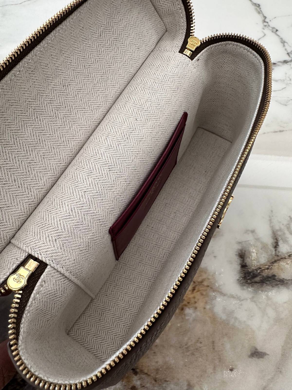 シャネル CHANEL マトラッセ バニティバッグ キャビアスキン ゴールド金具 レザー編み込みチェーン ブラック - 画像 3