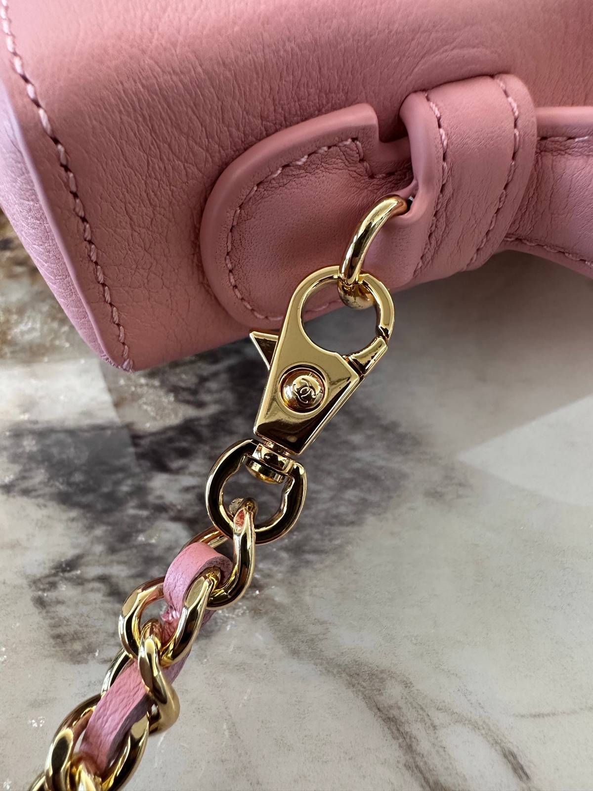 シャネル CHANEL マトラッセ バニティバッグ キャビアスキン ゴールド金具 レザー編み込みチェーン ブラック - 画像 15