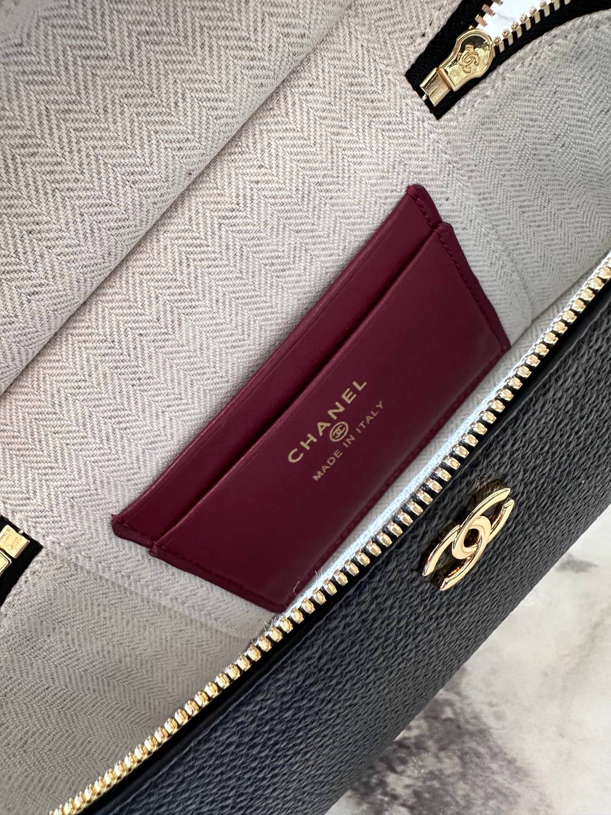 シャネル CHANEL マトラッセ バニティバッグ キャビアスキン ゴールド金具 レザー編み込みチェーン ファスナー開閉 - 画像 2