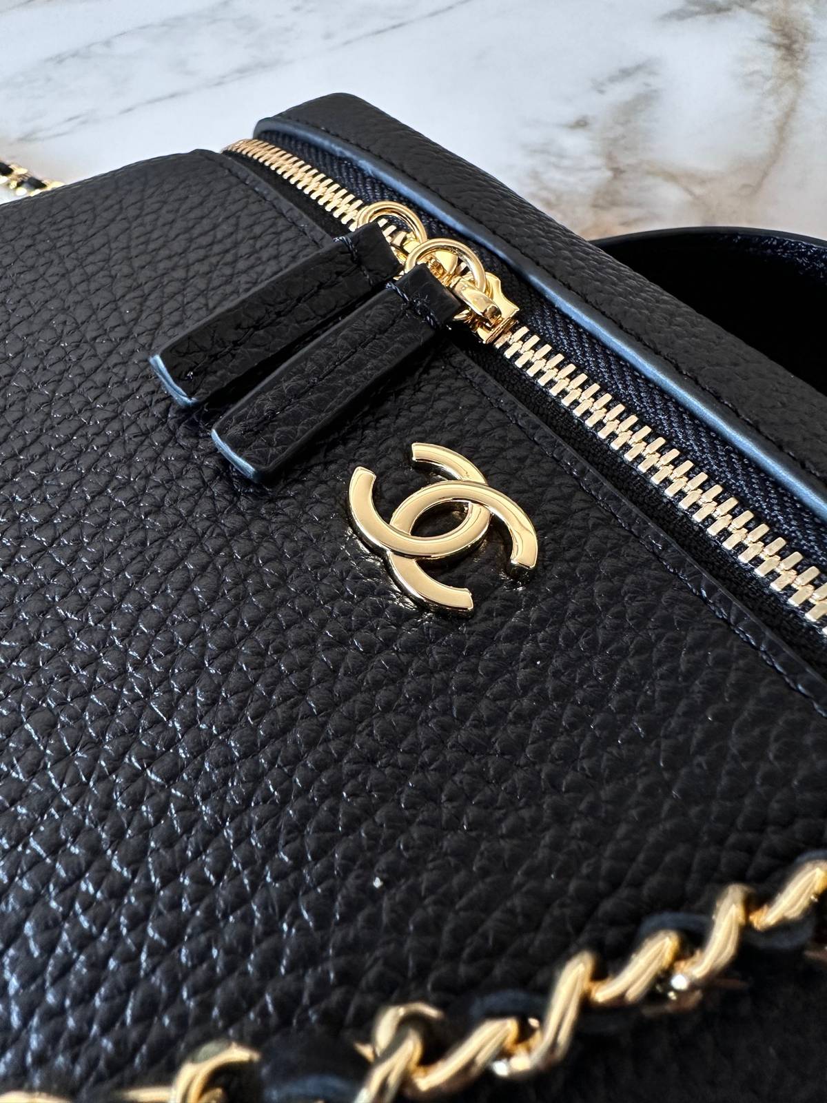 シャネル CHANEL マトラッセ バニティバッグ キャビアスキン ゴールド金具 レザー編み込みチェーン ファスナー開閉 - 画像 4