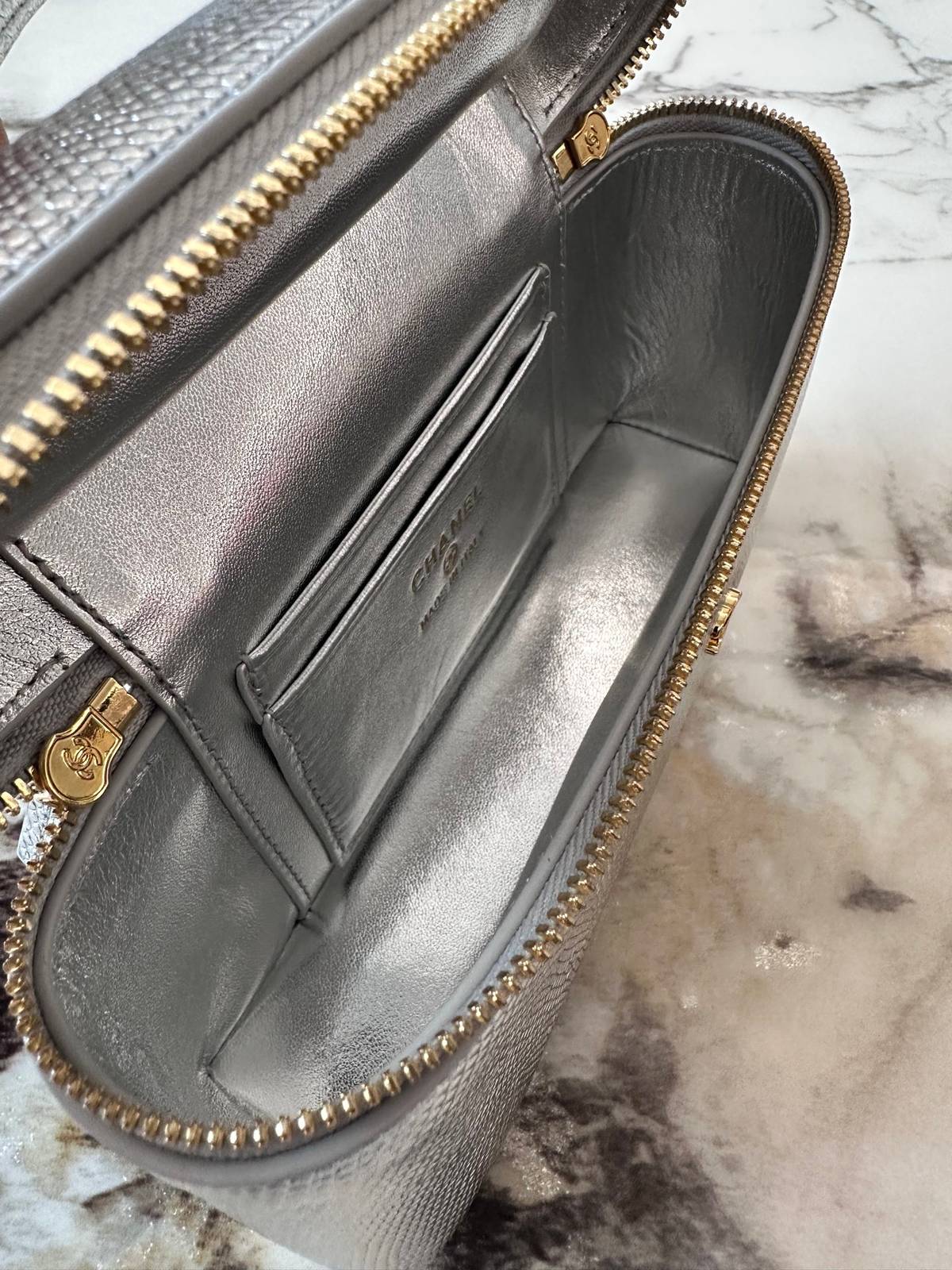 シャネル CHANEL マトラッセ バニティバッグ キャビアスキン ゴールド金具 レザー編み込みチェーン ブラック レデ - 画像 3