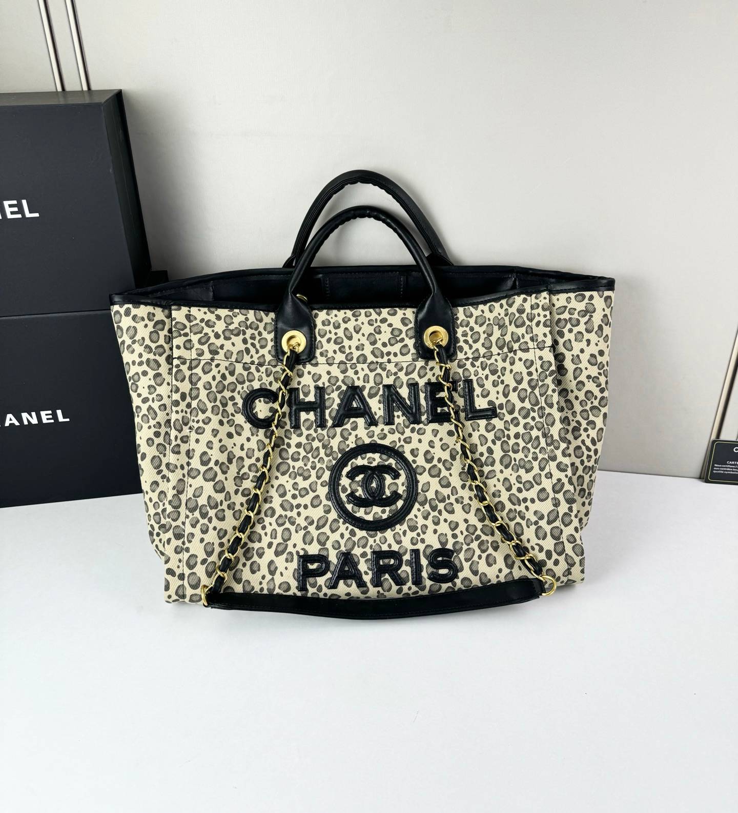 シャネル CHANEL マトラッセ レオパード柄 フラップバッグ チェーンショルダー ブラック金具 レディース - 画像 2
